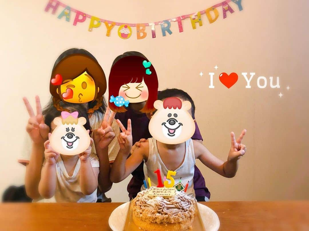 市井紗耶香さんのインスタグラム写真 - (市井紗耶香Instagram)「今日は長女15歳の誕生日🎂  お誕生日おめでとう💖  詳しくはブログをご覧ください。 ※こんな可愛いスタンプがあるなんて☺️ 長女から教えてもらって☺️ #市井紗耶香 #4姉妹弟  #happybirthday」8月25日 12時30分 - sayakaichii