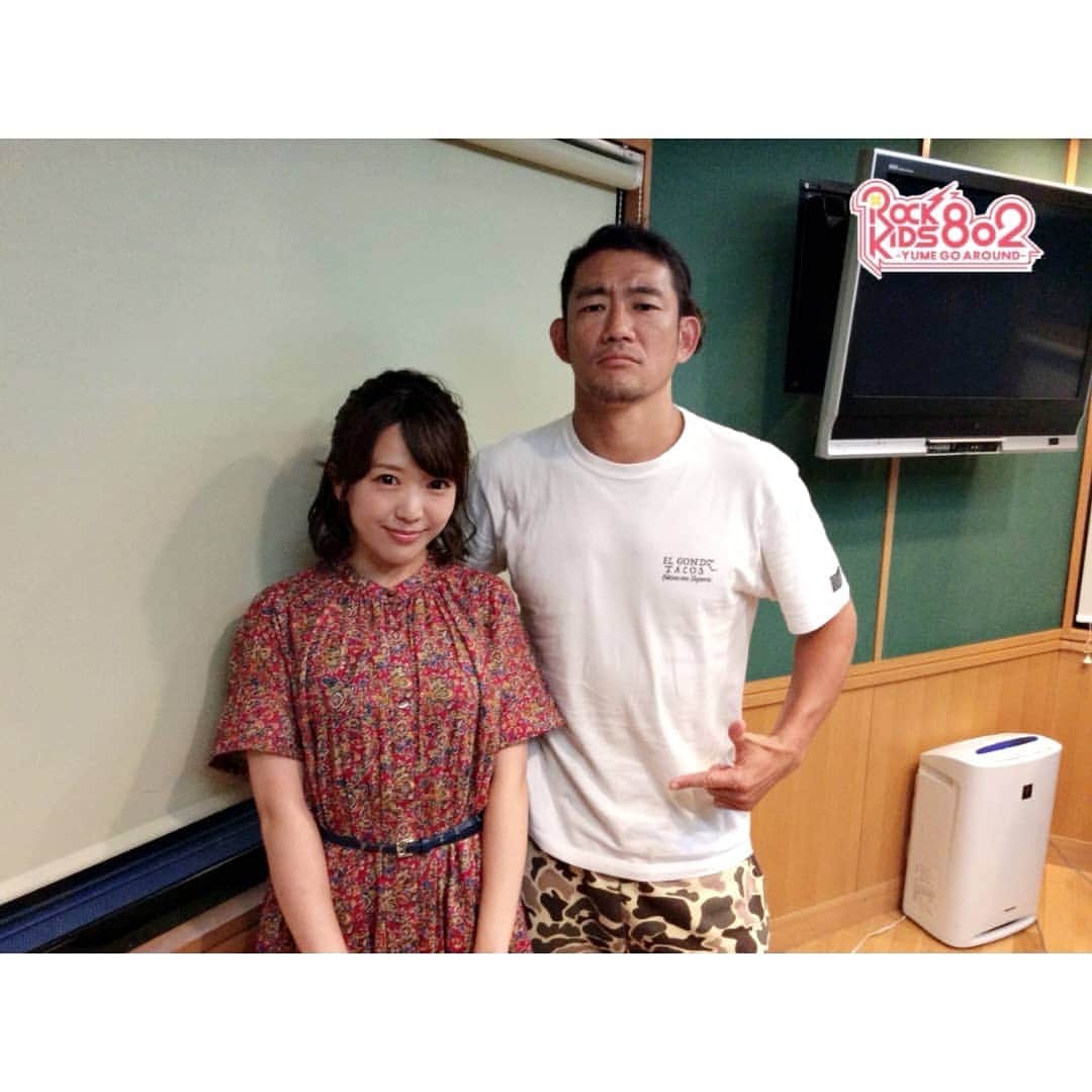 のインスタグラム：「今週のゲスト！ ロック界の鬼ぃさんTOSHI-LOWさん😈✨ 今回はBRAHMANではなく OAUのニューアルバム「OAU」のお話をしにきてくださいました☺️ ・ 私が鬼頭😈、TOSHI-LOWさんは鬼😈と呼ばれているということで 「鬼」論みたいなお話もしつつ(笑)、 鬼の目にも涙😭😭😭な場面も。 ・ TOSHI-LOWさんの著書「鬼弁」にあやかって インスタで勝手に「おにべん」やってること 言えなかったー。。笑 今度カミングアウトします。。 #OAU #BRAHMAN #toshilow #鬼弁」
