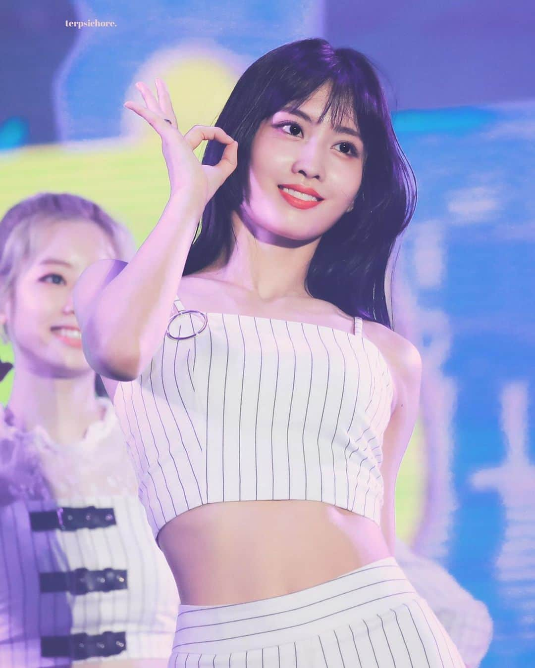 モモさんのインスタグラム写真 - (モモInstagram)「♡ [Fantaken] 190811 - Lotte Family Concert -  #MOMO #트와이스 #모모 #平井もも #もも #TWICE © terpsichore」8月25日 13時07分 - momojype