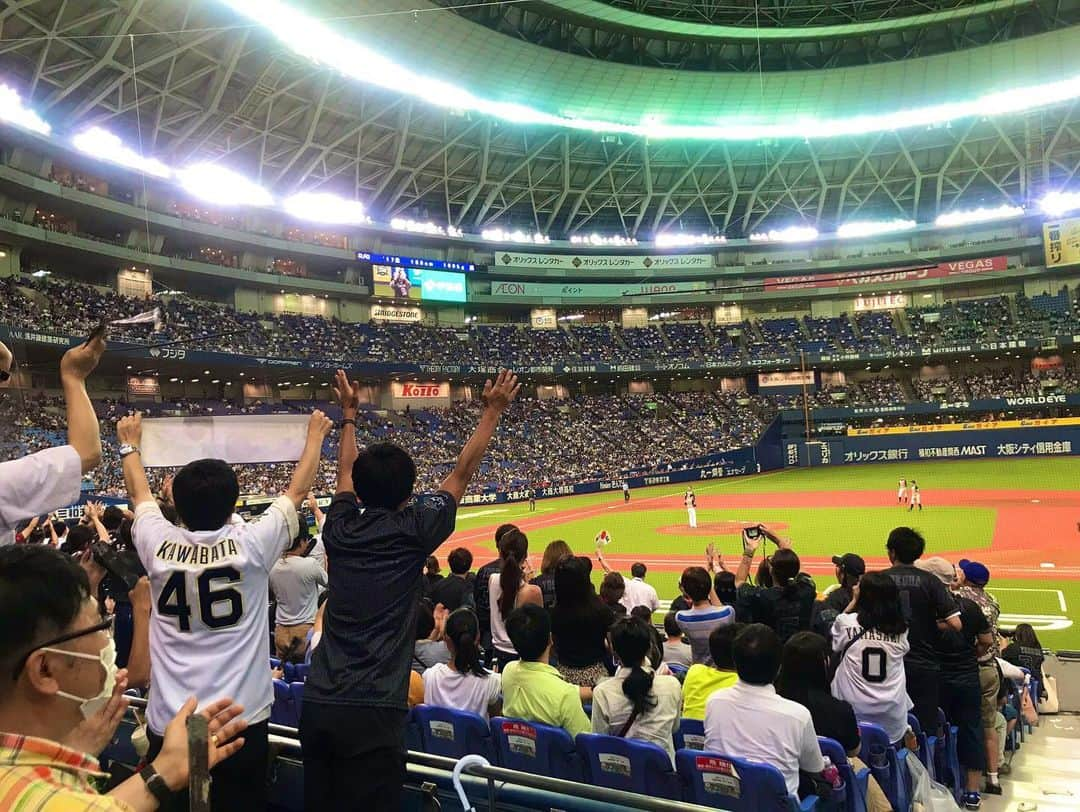 河野万里奈さんのインスタグラム写真 - (河野万里奈Instagram)「2019.08.23 オリックスvs.日本ハム@京セラドーム🐮🦊🔥 ． #スワイプしてね ． どうしてもホーム球場で活躍する中川圭太選手たちがみたくて出陣しました スタメンでご出場🙌🏻✨ グッズも買えて幸せ✨ ． なべりょ(渡邉諒)選手とロンロン(王柏融選手)もスタメンでみられて幸せ🐇☺️🇹🇼 #王加油bot ． 2日連続京セラドームでセとパをみられて満腹😭💙💚 #プロ野球 #NPB #オリックスバファローズ  #中川圭太 #やる気maxオリックス  #西浦颯大選手無双状態でした😭✨ #河野監督の野球活動」8月25日 13時12分 - marina_kawano