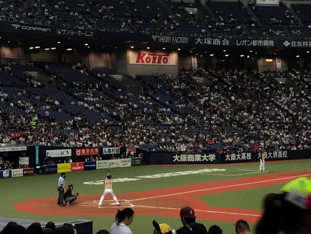 河野万里奈さんのインスタグラム写真 - (河野万里奈Instagram)「2019.08.23 オリックスvs.日本ハム@京セラドーム🐮🦊🔥 ． #スワイプしてね ． どうしてもホーム球場で活躍する中川圭太選手たちがみたくて出陣しました スタメンでご出場🙌🏻✨ グッズも買えて幸せ✨ ． なべりょ(渡邉諒)選手とロンロン(王柏融選手)もスタメンでみられて幸せ🐇☺️🇹🇼 #王加油bot ． 2日連続京セラドームでセとパをみられて満腹😭💙💚 #プロ野球 #NPB #オリックスバファローズ  #中川圭太 #やる気maxオリックス  #西浦颯大選手無双状態でした😭✨ #河野監督の野球活動」8月25日 13時12分 - marina_kawano