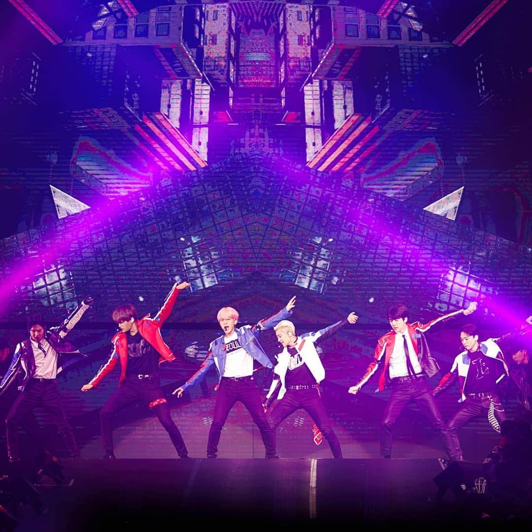 EXOさんのインスタグラム写真 - (EXOInstagram)「‘K-POP 킹’ 엑소 단독 콘서트 ‘EXO PLANET #5 - EXplOration - in MANILA’가 지난 8월 23~24일 필리핀 마닐라 몰 오브 아시아 아레나에서 열렸습니다. 다채로운 음악과 퍼포먼스, 매력이 어우러진 고퀄리티 공연으로 관객들을 열광시키며 콘서트를 성공적으로 마친 EXO! 9월 15일 싱가포르 인도어 스타디움에서 개최되는 EXO PLANET #5 - EXplOration - in SINGAPORE’도 많이 기대 해주세요!  _ #엑소 #EXO #weareoneEXO @weareone.exo #EXOPLANET #EXplOration」8月25日 13時12分 - weareone.exo