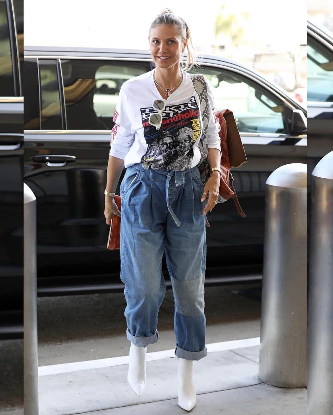 Just Jaredさんのインスタグラム写真 - (Just JaredInstagram)「@heidiklum shows her love for husband Tom Kaulitz’s band @tokiohotel while arriving at LAX! #HeidiKlum #TokioHotel Photos: Backgrid」8月25日 13時25分 - justjared