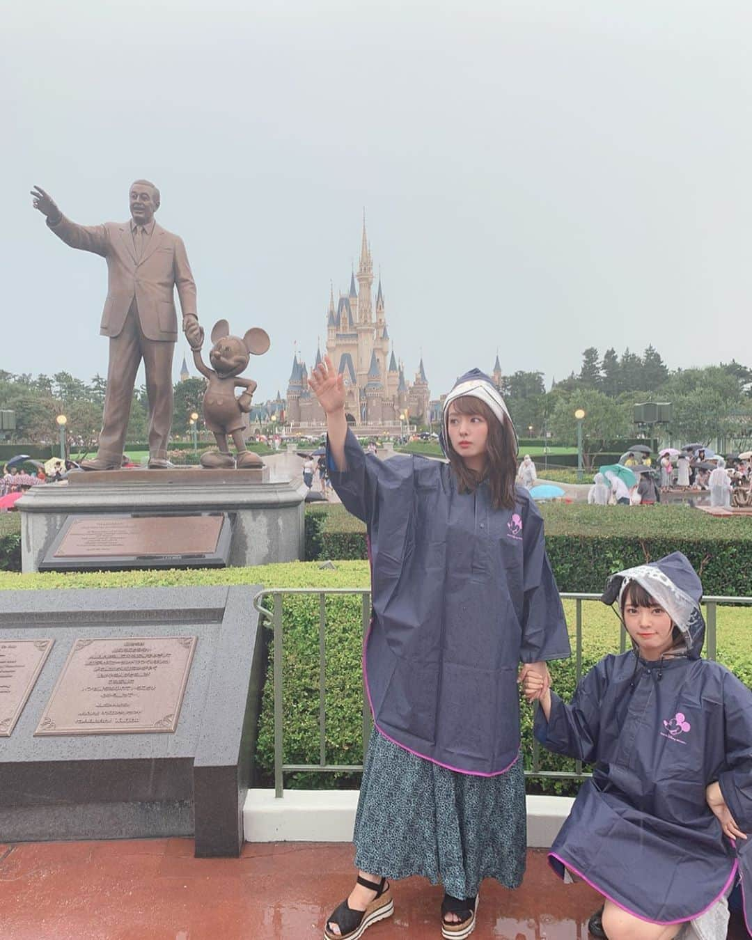 山田菜々さんのインスタグラム写真 - (山田菜々Instagram)「#Disneyland 🌹👯‍♀️✨」8月25日 13時47分 - tannana.yamada