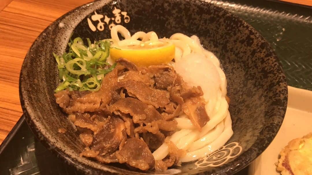 はなまるうどんのインスタグラム：「今日は、 #牛肉おろしぶっかけ を食べてきました😊✨甘辛く煮ている牛肉を おろしぶっかけ でさっぱりといただきまーす😃🙏🏻🙏🏻 #はなまるうどん #うどん #牛肉」