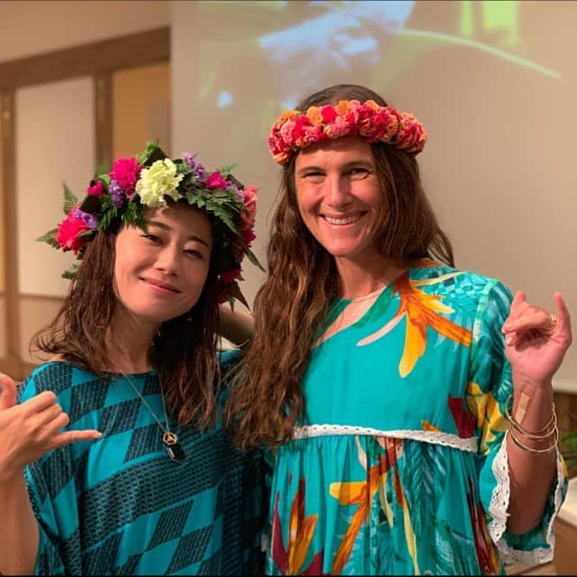 レイチェル・チャンさんのインスタグラム写真 - (レイチェル・チャンInstagram)「We had a wonderful time participating in Meleana’s lei making workshop at Shinagawa Prince Hotel!  Mahalo! @meleana_hawaii  カウアイ島出身で現在はオアフ島を拠点に活動されるレイアーティスト メレアナ・エステスさんのワークショップが品川プリンスホテルで開催されました♪お祖母様から受け継ぐ伝統と大学で学ばれたファッションを融合するメレアナさんの世界観を体験出来て楽しかった！  #ハワイ #品川プリンスホテル #meleanaestes #hawaii #leimaking #manaolahawaii #leipoo」8月25日 13時57分 - rachelchanjpn