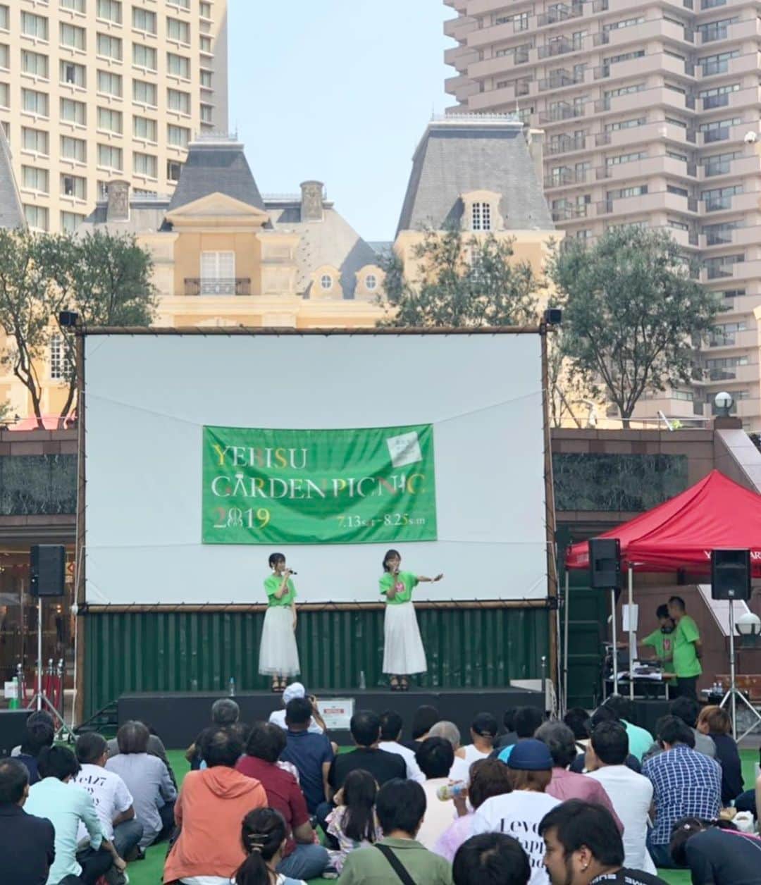 のインスタグラム：「. . 本日『inclusion FES.2019』✨ . 私達の出演は終了しました🎵 皆さん手拍子一緒にしてくださって ありがとうございました☺️🙏💕 . 観覧無料まだ開催中です🎵🌈 .  #ビタスイ #恵比寿 #恵比寿ガーデンプレイス #ライブ #イベント #live #ivent #inclusionfes2019」