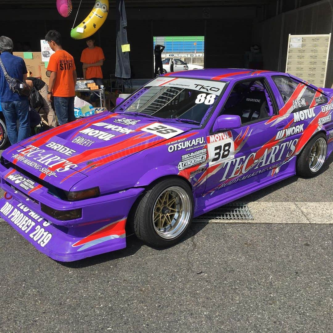 山田スタジアムさんのインスタグラム写真 - (山田スタジアムInstagram)「AE86フェスティバル2019  #ae86フェスティバル #藤原とうふ店 #ae86 #ae86levin #ae86trueno #カローラレビン #スプリンタートレノ #パンダトレノ #パンダ #カーランド #テックアーツ #carfactory_ai #岡山国際サーキット #みきしん号 #内堀自動車 #4ag #toyota #ハチロク #fujiwaratofushop #hachiroku」8月25日 23時51分 - yamadastadium