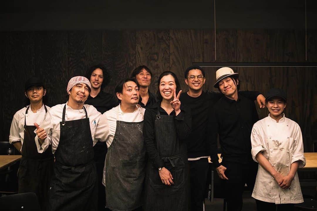 川上俊のインスタグラム：「Team of #JABE @jabe.restaurant (new Japanese Dine & Bar at Berlin) - かなりドタバタだったけれども、なんとか乗り切ったオープニングレセプション後のチーム写真。 みんないい笑顔。Nice moment when after opening reception party. ・・・ #Repost @duc_dyc #peacelovehappiness #crewlove #muenster #oldenburg #berlin #tokyo and thanks to @tokio_kid for amazing pictures #japanesefood #teamlove #jaberestaurant」