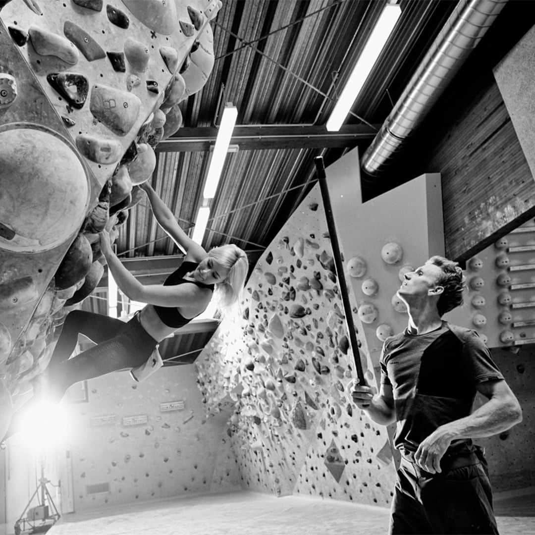 Mammutさんのインスタグラム写真 - (MammutInstagram)「Climbing pros @jakob.schubert and @sierrablaircoyl are training together in the climbing hall. How does your training routine look like?  #mammut_swiss1862 #climbing #climbingtraining #useyourcity #breakthelawofgravity」8月26日 0時00分 - mammut_swiss1862