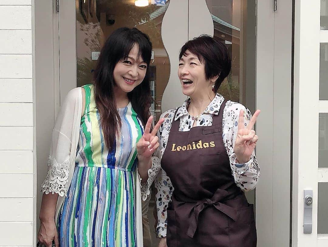 原めぐみさんのインスタグラム写真 - (原めぐみInstagram)「（原めぐみオフィシャル）8pcs  photos 特捜最前線、飛び出せ青春、サインはVなどetc  ご出演されてた関谷ますみさんのお店に行ってきました♪ 柏駅東口  徒歩数分  1F  チョコレートショップ  レオニダス、2F  カフェ  ティーゾン  ステキなお店でした^ ^  #関谷ますみ  さん #原めぐみ #女優 #特捜最前線  #飛び出せ青春 ﻿﻿ #チョコレート  #エッグタルト  #レオニダス  #ベルギーチョコ  #ティーゾン  #サインはv ﻿﻿ #actoress﻿﻿﻿ #singer ﻿﻿﻿﻿﻿ #japanesesinger ﻿﻿﻿﻿ #japaneseactor﻿﻿﻿ #megumihara﻿﻿﻿﻿ #インフルエンサー ﻿﻿﻿﻿ #インスタ映え ﻿﻿﻿﻿ #インスタグラマー ﻿﻿﻿﻿ #いいねありがとう ﻿﻿﻿﻿ #フォロー ﻿﻿﻿﻿ @meguming.h」8月26日 0時02分 - meguming.h