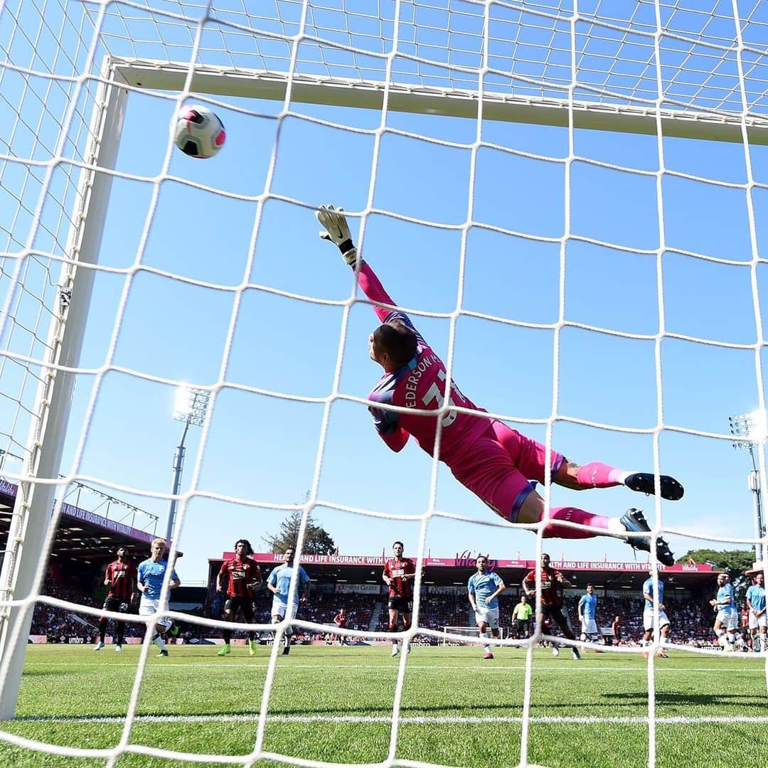 カルロス・テベスのインスタグラム：「The perfect free kick.」