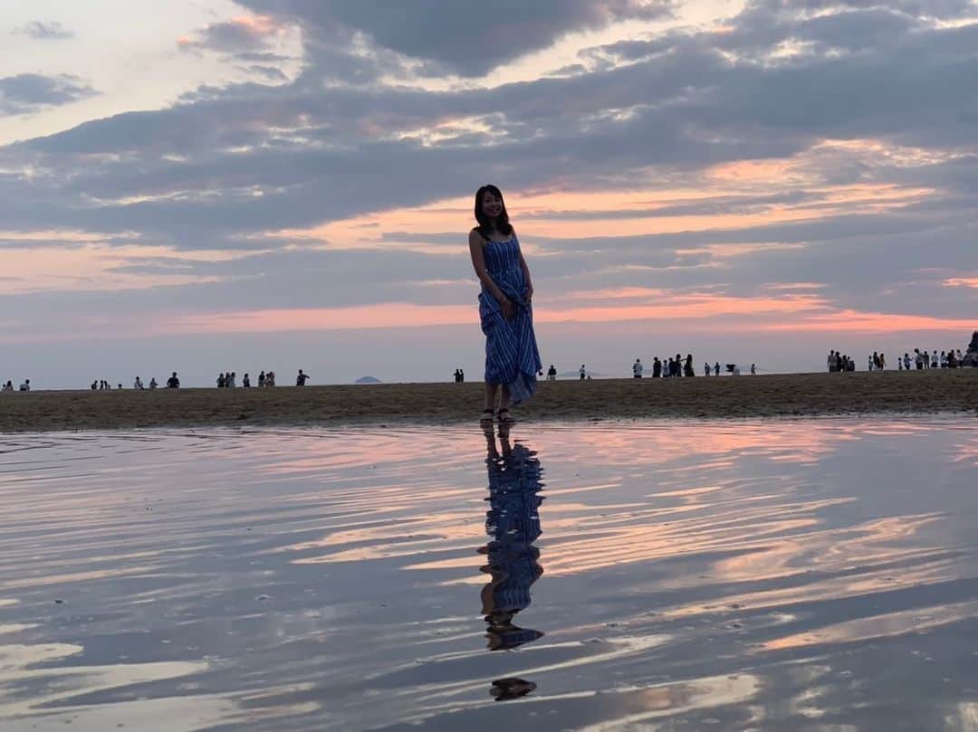 のインスタグラム：「今、SNSで話題の父母ヶ浜へも行って来ました〜🌊 まるでウユニ塩湖のような、この景色✨ #父母ヶ浜 #ウユニ塩湖みたい #sns映え #art #naoshima #香川 #香川旅行 #瀬戸内国際芸術祭2019 #setouchi #setouchitriennale2019 #四国 #四国旅行」