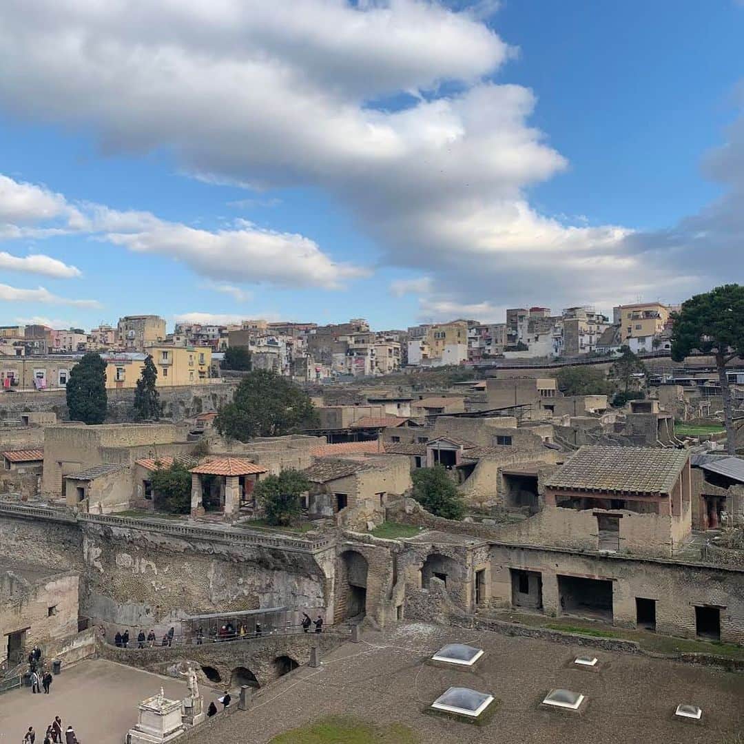 ジェームズ・ガンさんのインスタグラム写真 - (ジェームズ・ガンInstagram)「My favorite historic site I’ve ever been to is Pompeii. I just came across these photos from a trip @jenniferlholland and I took to #Pompeii and #Herculaneum earlier this year. Many people think of these cities as “ruins” - but what’s incredible is how much of them are still standing - how much of the architecture and art and history and culture is there for us to enjoy and learn from today - and how much of these once vibrant cities are still submerged, yet to be unearthed.  For anyone traveling to #Italy, it would be a shame not to plan a day excursion to these amazing places. ❤️」8月26日 0時20分 - jamesgunn