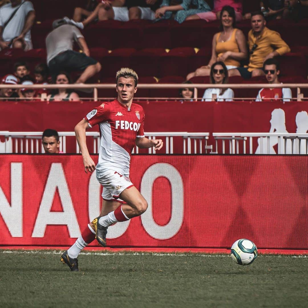 ASモナコさんのインスタグラム写真 - (ASモナコInstagram)「Premier but ⚽️ en Rouge et Blanc pour @islamslimani09 & @wissbenyedder face à Nîmes 👏 - L’AS Monaco 🇲🇨, dominateur en première mi-temps, a vu les Nîmois revenir et égaliser en seconde. Score final 👉 2-2」8月26日 0時30分 - asmonaco