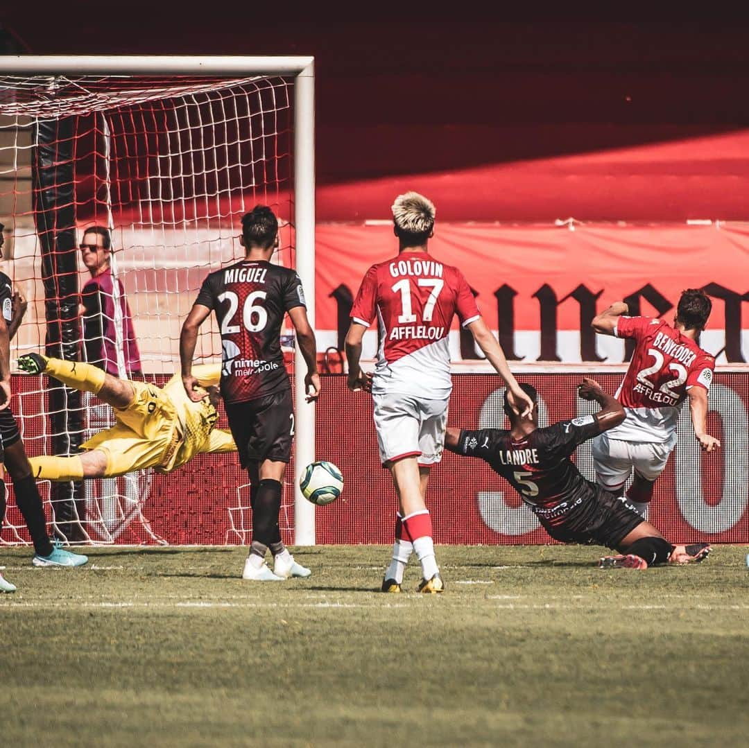 ASモナコさんのインスタグラム写真 - (ASモナコInstagram)「Premier but ⚽️ en Rouge et Blanc pour @islamslimani09 & @wissbenyedder face à Nîmes 👏 - L’AS Monaco 🇲🇨, dominateur en première mi-temps, a vu les Nîmois revenir et égaliser en seconde. Score final 👉 2-2」8月26日 0時30分 - asmonaco