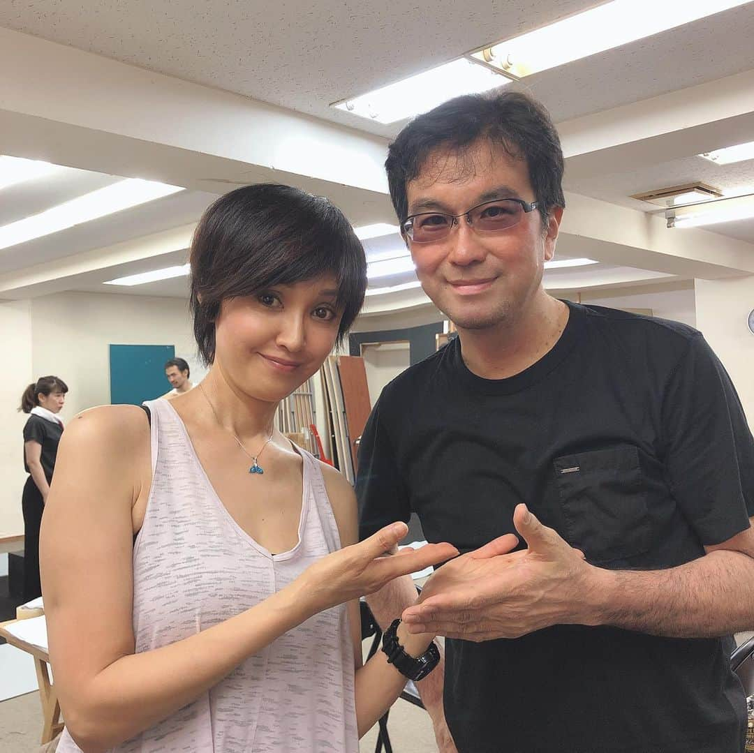 萩原佐代子さんのインスタグラム写真 - (萩原佐代子Instagram)「【#テンアンツ】 アリが10匹＝ありがとう＝テンアンツ！！ ☆劇団四季出身などキラキラの舞台俳優人の中、必死に！でも自由に！“レインボー”らしく頑張っております。日本人なら誰もが知る声の持ち主、渡辺克己さんとツーショット（役得♡） いよいよ28日から。チケット残りわずかです。よろしくお願い致します！ 劇団テンアンツ 第44回公演・第3回東京公演 『板の上の二人と三人そして一人（再演）』 ☆下北沢「劇」小劇場 東京都世田谷区北沢２−６−６ https://g.co/kgs/NjG2Xd  http://www.honda-geki.com/map.html ☆8/28(水)19:00虎（満席） 8/29(木)14:00虎/19:00龍 8/30(金)14:00虎/19:00龍 8/31(土)13:00龍/18:00虎（満席） 9/1 (日)13:00龍（満席） ☆前売り・当日精算券　3,900円 　当日券　4,500円  萩原佐代子CoRich個人予約ページ https://ticket.corich.jp/apply/101088/007/  #テンアンツ #板の上の二人と三人そして一人」8月26日 0時32分 - hagiwarasayoko