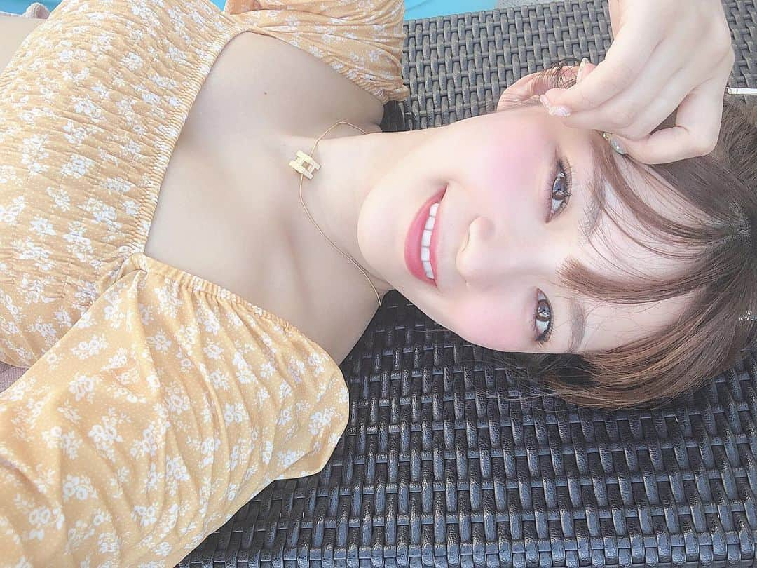 岩根沙恵子?さえみるさんのインスタグラム写真 - (岩根沙恵子?さえみるInstagram)「🐳 プールサイドでまったり〜🥺👙💘💞 . 東京よりも沖縄の方が涼しいっ😎☀️ そして、プールサイドでゆっくりお仕事は捗る♡ . 前回はバックショットだった水着〜💞 初めてお洋服っぽい水着を着てみたけど、安心感があっていい🤭👏 体型カバーにもなるからいいね😙♪ . 今回はライセンス取ってから初のファンダイビング💗 楽しみすぎる(ˊ•̤ω•̤ˋ)✨ . #ロワジールホテル那覇  #ロワジールホテル #loisirhotelnaha #loisirhotel #沖縄プール  #沖縄旅行 #okinawatrip #okinawabeach #沖縄海 #那覇ホテル #女子旅 #タビジョ  #毎月旅行 #peakandpine #水着女子 #ビジョビ #美女グラム #美女ビーチ #ピークアンドパイン #水着マニア #ヘルシーボディ #深キョンボディ になりたい #オープンダイバー #ダイビングライセンス #poolside #体型カバー水着 #添い寝 #沖縄旅 #okinawagirl」8月26日 0時33分 - saemiltiii