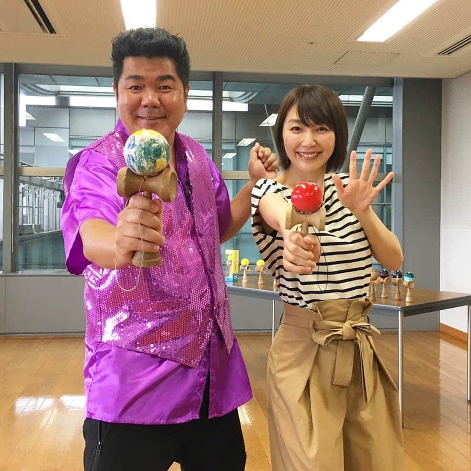 のインスタグラム：「. 明日の#ゴリおし けん玉に挑戦しました🎵 ゴリおしー！な達人が 登場します🤗 . . #ももち浜ストア#ゴリけん さん#ストリートけん玉#私たちの腕前やいかに」