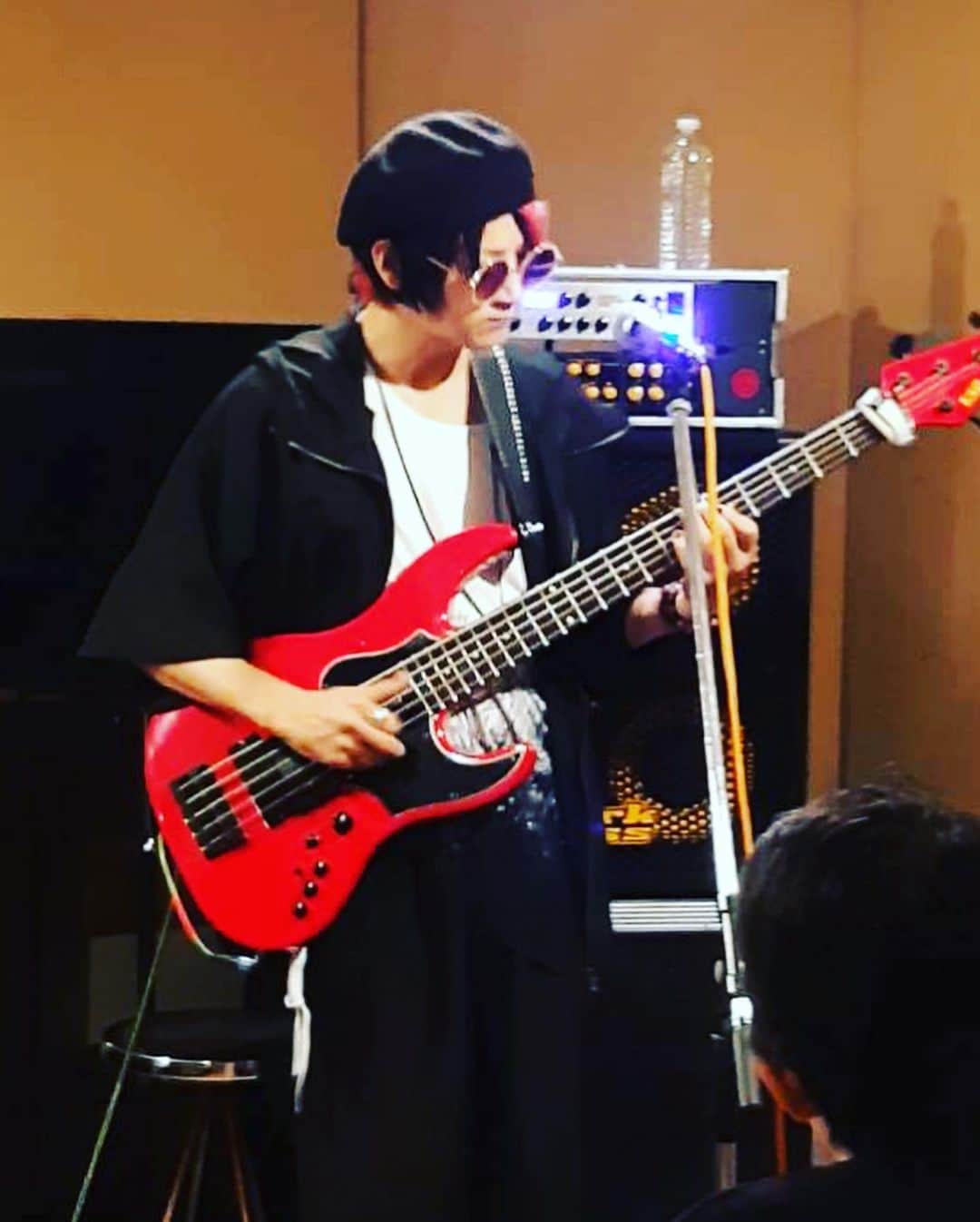 Ikuoさんのインスタグラム写真 - (IkuoInstagram)「狛江BEN辿ベースセミナー無事終了しました！お越しのみなさんありがとう！ソロライブで使った機材を持ち込んでアルバムからデモ演奏とテクニックのレクチャーをさせてもらいました！  #ikuo #bassist  #ben辿 #markbass」8月26日 0時44分 - ikuobass