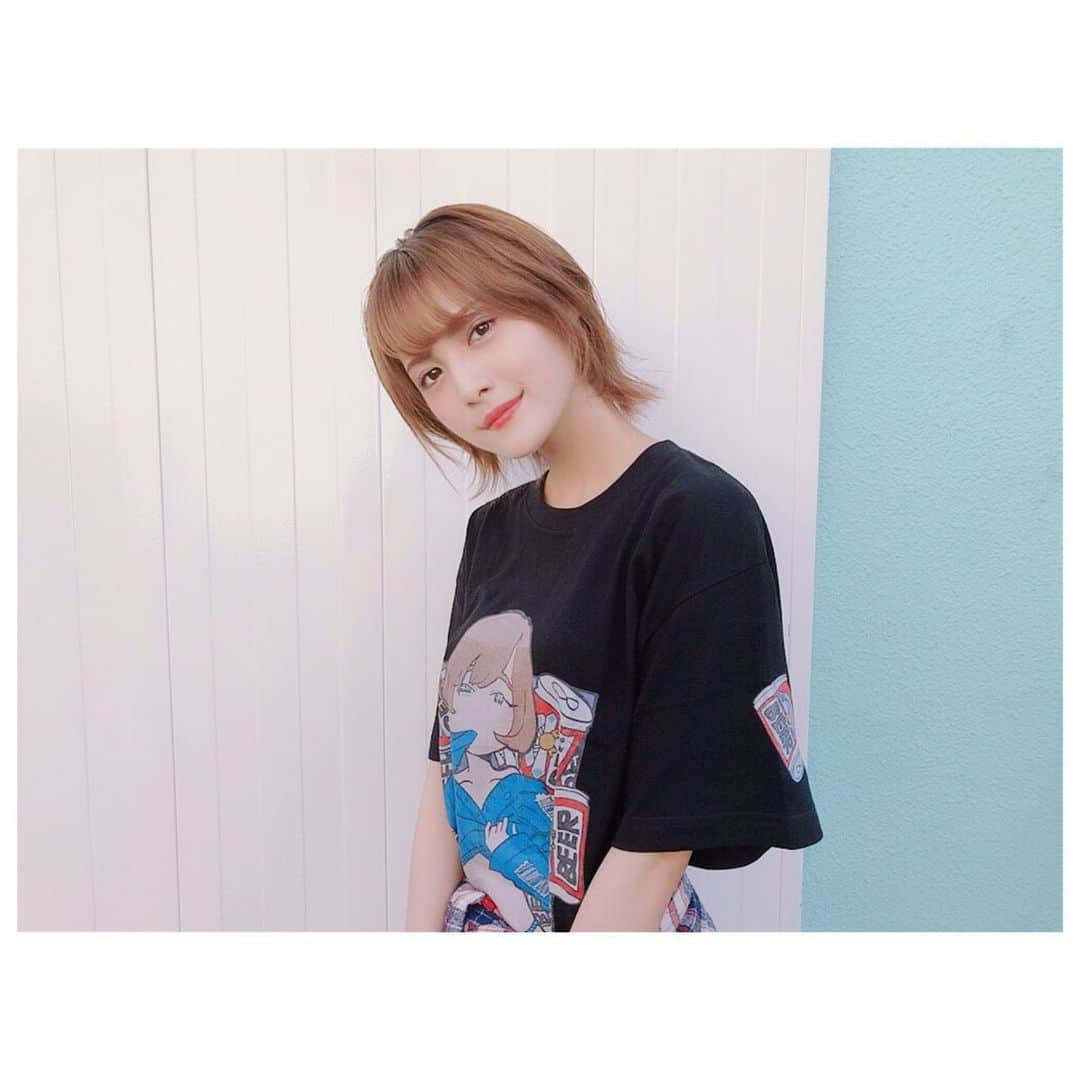 美沙玲奈さんのインスタグラム写真 - (美沙玲奈Instagram)「もうすぐ夏も終わるね‥☻☀ マキT👕 @nishimaakii 可愛い。破れタイツ加入希望💋」8月26日 0時55分 - rei777_official