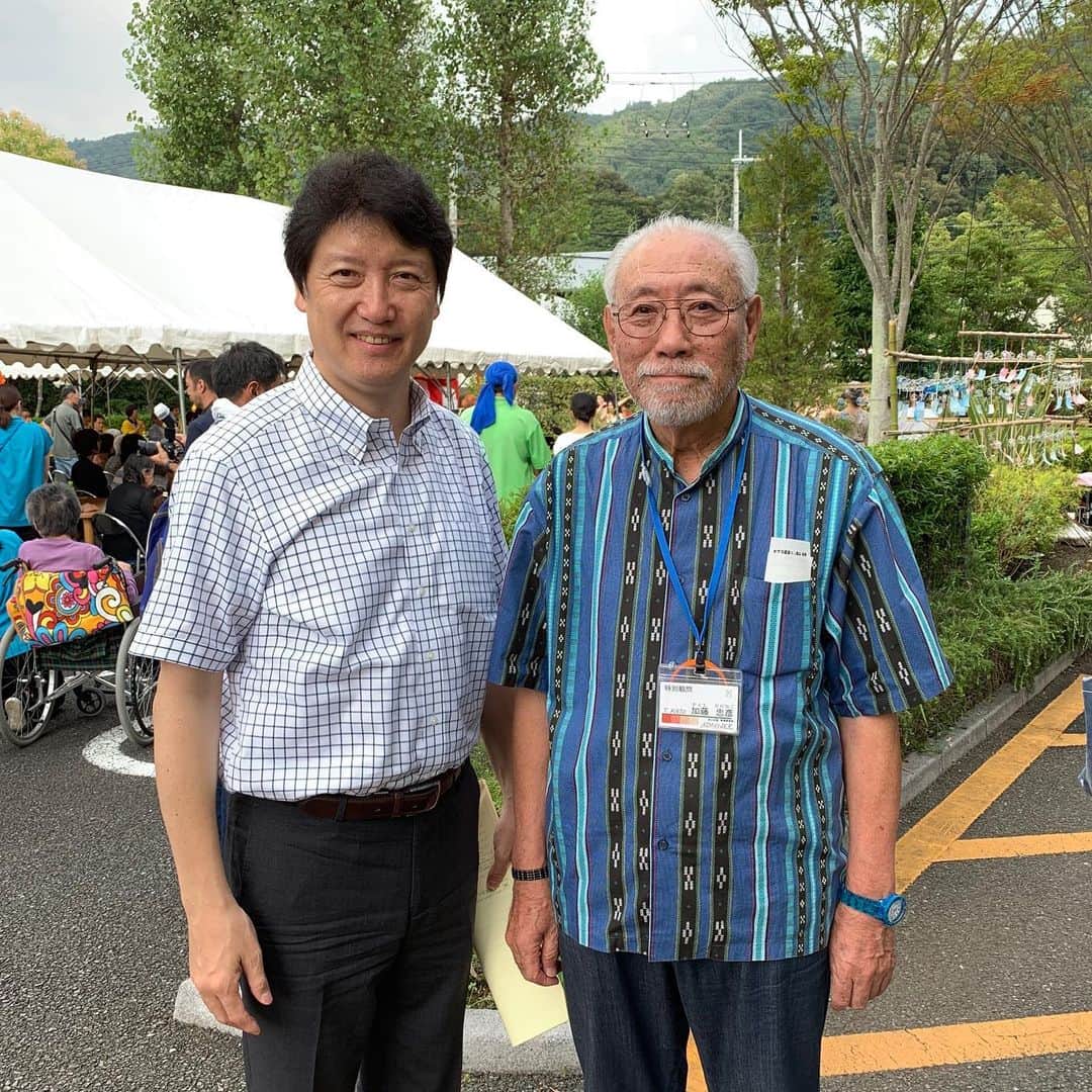 足立康史さんのインスタグラム写真 - (足立康史Instagram)「今日は、池田市内のご挨拶回りを経て、特別養護老人ホームポプラで開催の社会福祉法人池田さつき会の夏祭りでお祝いを申し上げました。法人設立から１５年でこれだけの事業を展開されていることに敬意を表するとともに、利用者さん、施設、そして地域の街づくりが一体となった理想的な福祉サービスの展開に、これからも期待したいと存じます。夜は茨木の石門会の皆さまと懇親会。」8月26日 0時48分 - adachiyasushi
