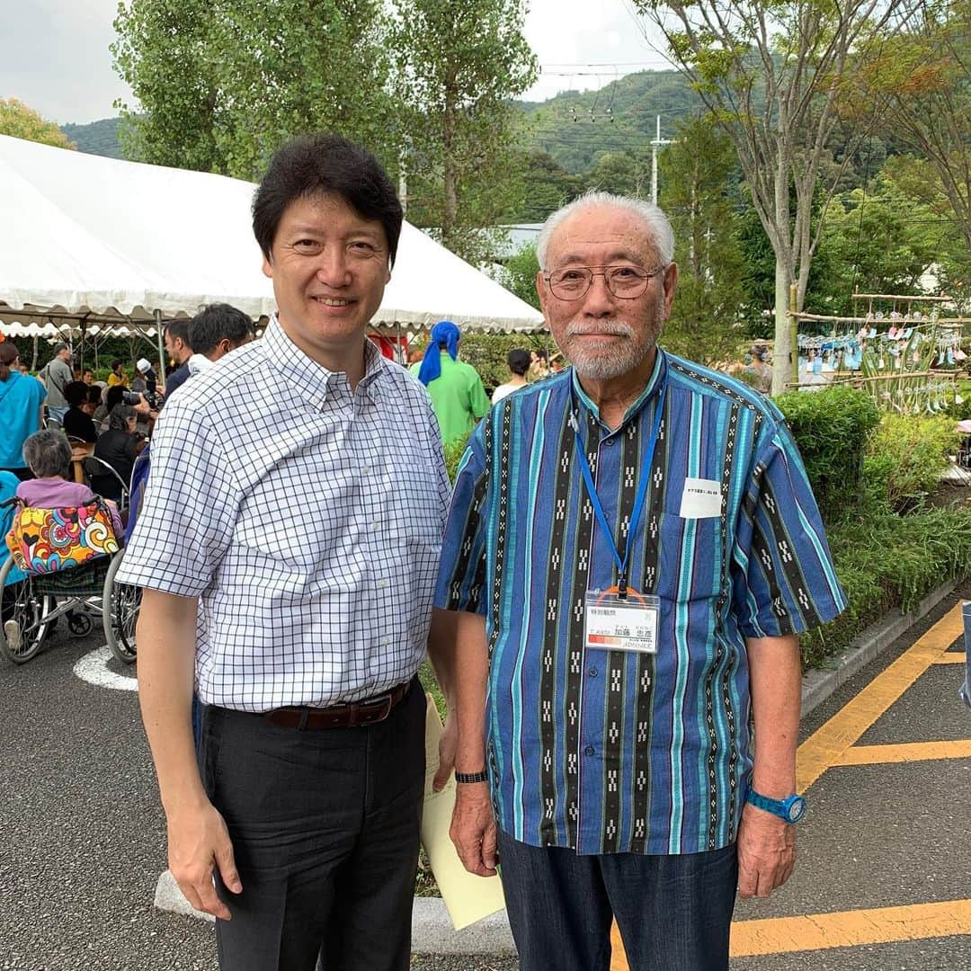 足立康史さんのインスタグラム写真 - (足立康史Instagram)「今日は、池田市内のご挨拶回りを経て、特別養護老人ホームポプラで開催の社会福祉法人池田さつき会の夏祭りでお祝いを申し上げました。法人設立から１５年でこれだけの事業を展開されていることに敬意を表するとともに、利用者さん、施設、そして地域の街づくりが一体となった理想的な福祉サービスの展開に、これからも期待したいと存じます。夜は茨木の石門会の皆さまと懇親会。」8月26日 0時48分 - adachiyasushi