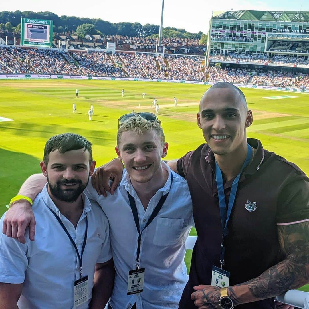 ナイル・ウィルソンさんのインスタグラム写真 - (ナイル・ウィルソンInstagram)「We love you Ben Stokes 🤯🏏🏴󠁧󠁢󠁥󠁮󠁧󠁿What an experience! thanks for having us Headingley .. Hope everyone’s enjoying their Bank Holiday 💙」8月26日 0時51分 - nilemw