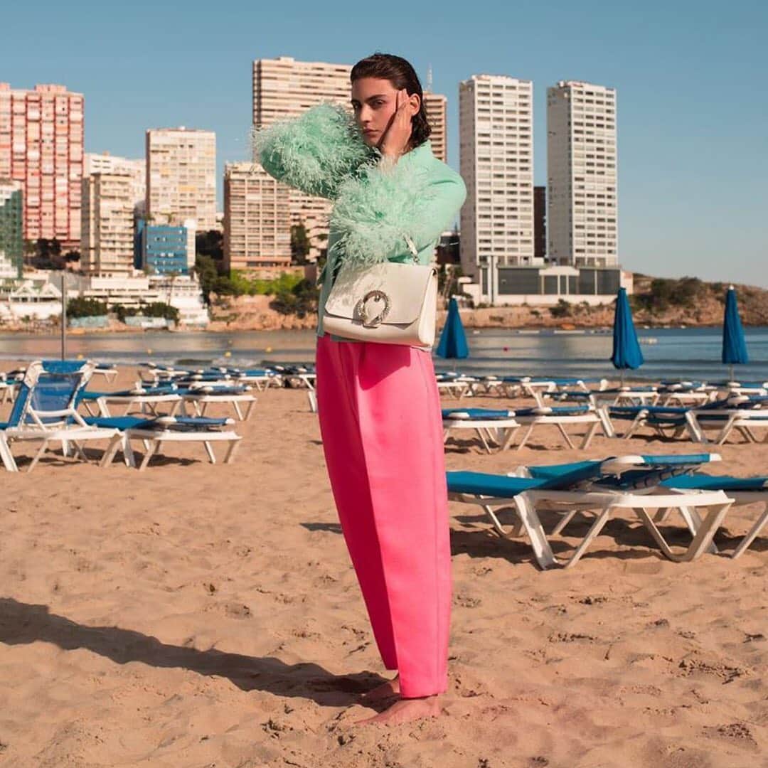 Jimmy Chooさんのインスタグラム写真 - (Jimmy ChooInstagram)「Pink and green with a white MADELINE bag in between 📷 @francescarinciari」8月26日 1時01分 - jimmychoo