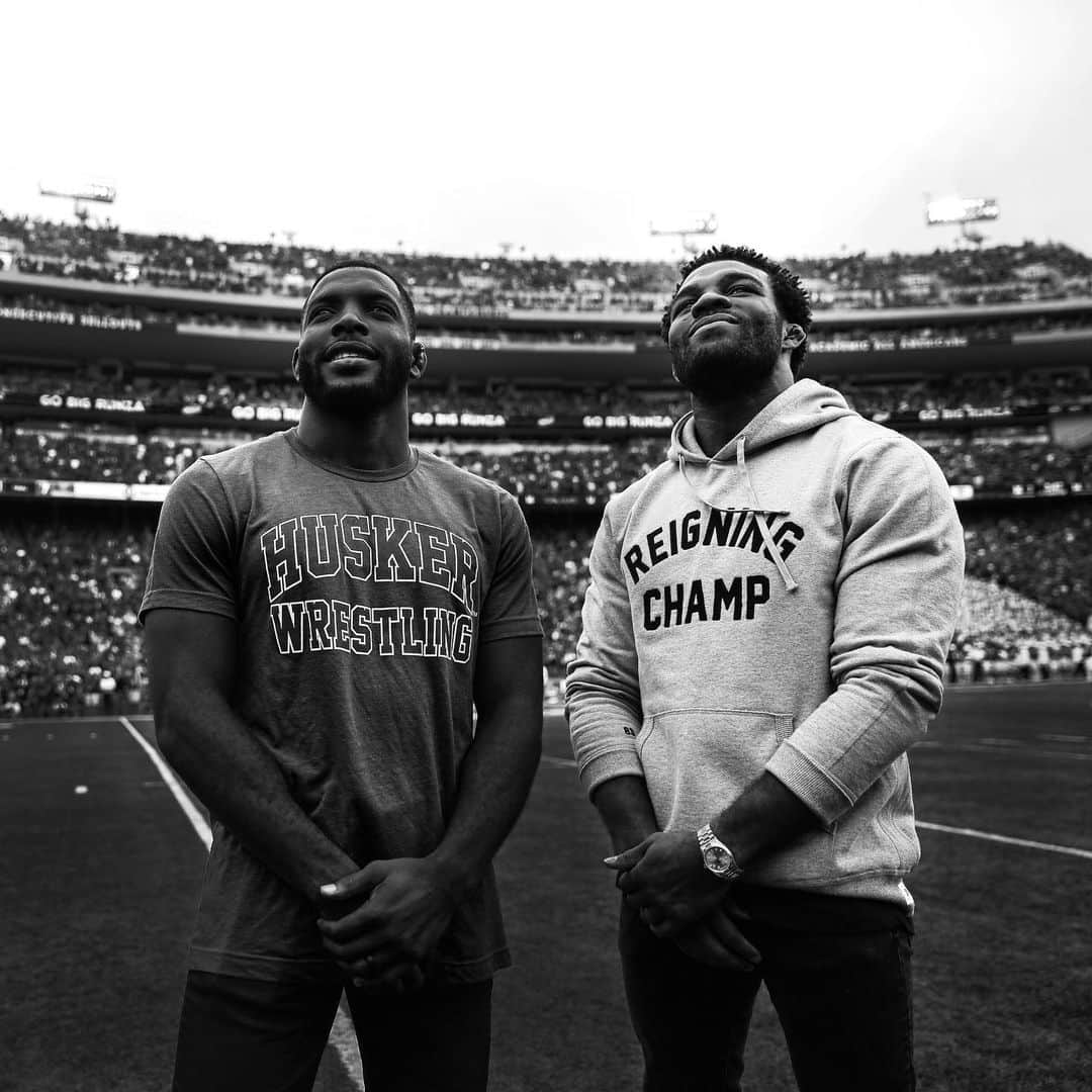 のインスタグラム：「Reigning Champ, Jordan Burroughs, in our 10th anniversary Pullover Hoodie. ⁣⁣ ⁣⁣ Photo Credit: @allyssahynesphoto ⁣⁣ ⁣⁣ #ReigningChamp」