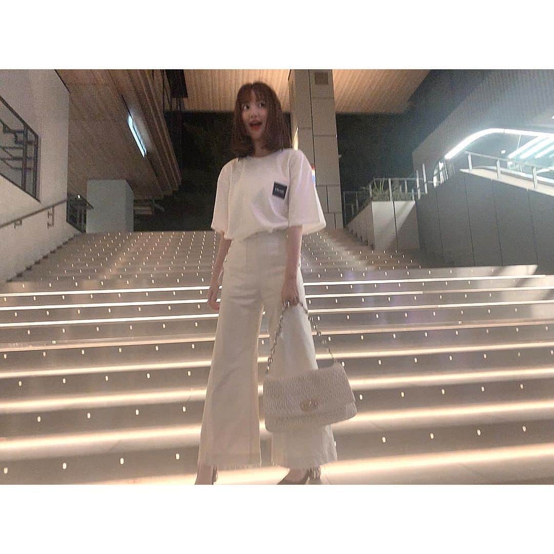 石田佳蓮さんのインスタグラム写真 - (石田佳蓮Instagram)「white code☃️♥︎ ♡ ♡  #ootd #KARENsFASHION  #私服 #whitecode #fashion」8月25日 16時14分 - ishidakaren.gram