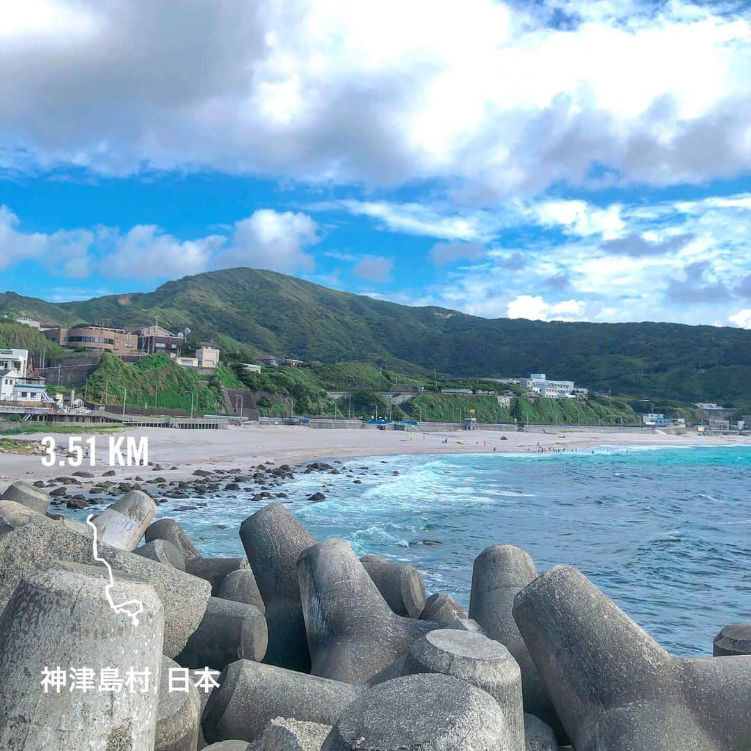 勝俣水稀さんのインスタグラム写真 - (勝俣水稀Instagram)「ㅤㅤㅤㅤㅤㅤㅤㅤㅤㅤㅤㅤㅤ  ㅤㅤㅤㅤㅤㅤㅤㅤㅤㅤㅤㅤㅤ morning run ⛰🌊 ㅤㅤㅤㅤㅤㅤㅤㅤㅤㅤㅤㅤㅤ #神津島#前浜海岸 #lolruncrew」8月25日 16時18分 - km_zukky