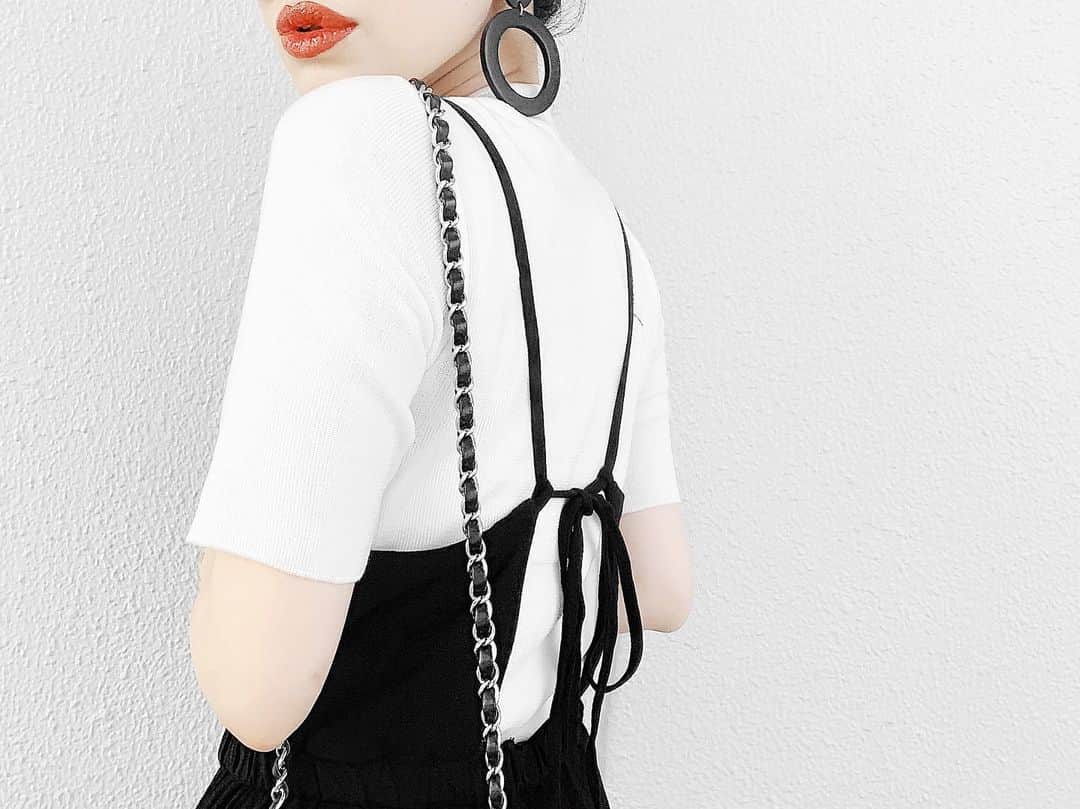 lve_xxxxのインスタグラム：「.﻿ .﻿ 背面はこちら。﻿ はい、可愛い😍🖤﻿ ﻿ バックデザイン好きやわー﻿ 冬もバックデザイン系探そ🔎✧﻿ ﻿ ﻿ #dholics #dholics ﻿ #バックストリング #🐼﻿ ﻿」
