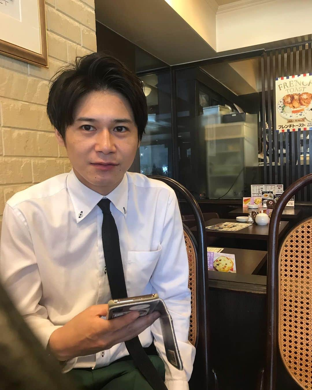 久保田和靖さんのインスタグラム写真 - (久保田和靖Instagram)「西梅田閉館 ありがとう  明日浅間山荘で使われた鉄球ぐらいのやつで一棟破壊するらしい。  満席満員 2日16st ありがとう西梅田。  最後の写真は ジャニーズJr.？？ の方らしいです。 一緒に写真撮ってくださいといわれたので撮りました。 男前やけどDVしそうな目してる  #ハイスクール漫才の審査員呼ばれてないな。 #わかりました」8月25日 16時30分 - kubotakazunobu