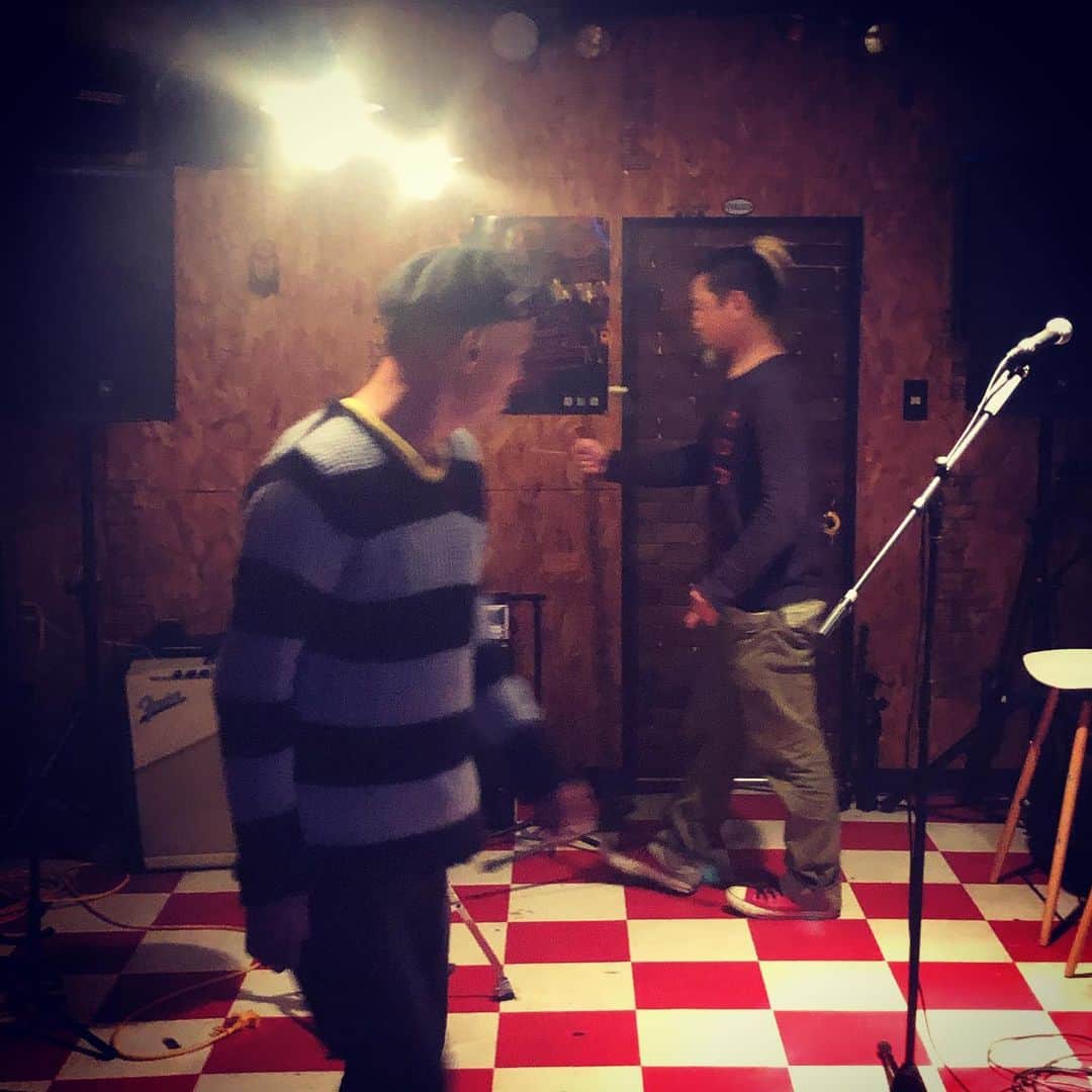 山川のりをのインスタグラム：「今夜は根室ジャンクにてギターパンダライブです。19時/19時30分、2000円+D ！共演は荒木ヨウタ、チョーキングオーバー、セーターズ ！音道青心！お近くの方々会いにきてアイニージュー！」
