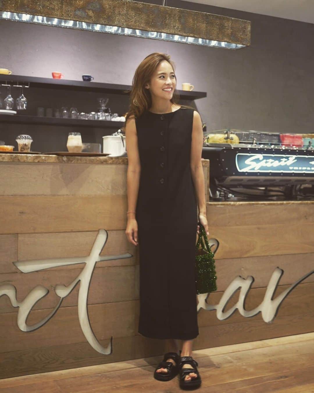 のインスタグラム：「今日は久しぶりの美容DAY🧖🏽‍♀️💭 ・ ボディートリートメントへ行ってからのヘアカラーへ♡♡♡ 涼しくなってきて、嬉しい♡☺︎ ・ ・ #ootd #fashion #coordinate #rosymonster #chanel #shrimps #weekend」