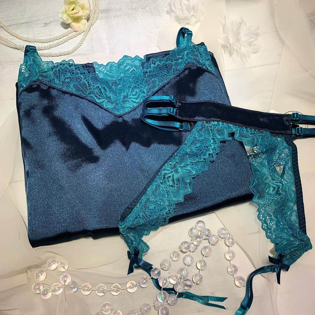 Ravijour札幌4丁目プラザ店さんのインスタグラム写真 - (Ravijour札幌4丁目プラザ店Instagram)「#onsale ビビットカラーが魅力のランジェリー✨お肌が映えます💍 詳しくはblog更新しました！ TOPのURLから飛んでください💫 #ラヴィジュール #ravijour #ravijourofficial #ravijourstaff  #ravijoursapporo」8月25日 16時46分 - ravi_sapporo