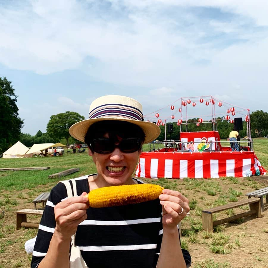 カジヒデキさんのインスタグラム写真 - (カジヒデキInstagram)「昨日の「ピーキャン音頭で夏祭り！！ @一番星★ヴィレッジ」に遊びに来て下さった皆さん、ありがとうございました！午後からは良く晴れ、最高のキャンプ日和＆盆踊り日和になりましたね。毎年ピーナッツキャンプを楽しみにされているご家族の方々にも沢山声を掛けて頂き、来年はより気持ち良くLet's Chillなピーキャンを開催出来るよう、スタッフ一同改めて士気が高まりました！スタッフの皆さんも、本当にお疲れ様でした！素晴らしい昼と夜でした☀️✨🌙 菊池村長の焼きそばやトウモロコシなど全て、とっても美味しかったです！ #peanutscamp #ピーナッツキャンプ #かせきさいだぁ #カジヒデキ #千葉県 #市原市 #一番星ヴィレッジ」8月25日 16時44分 - hideki_kaji