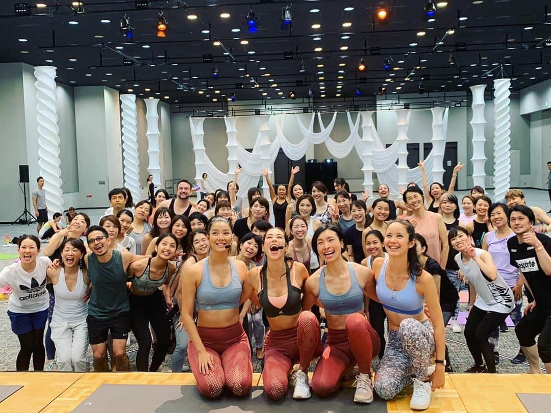 エミ・レナータさんのインスタグラム写真 - (エミ・レナータInstagram)「皆さん, 今日の @yogajapan.jp イベント来てくれてありがとうございました❤️ サポーター: @sumire808  @asapilates  DJ: @svet_kahn  Sports Wear: @adidastokyo • #adidastokyo #yogajapan #yogajapan2019」8月25日 16時55分 - emi_renata