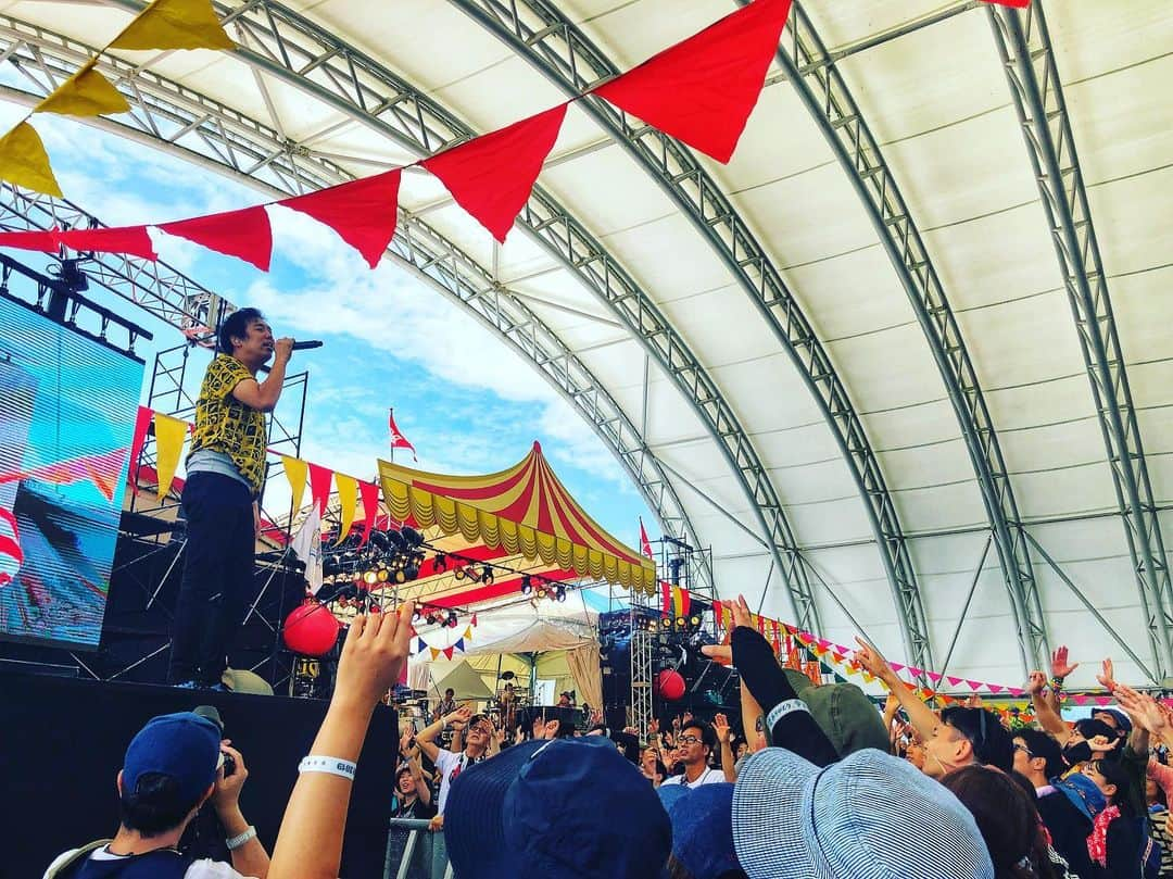 スキマスイッチさんのインスタグラム写真 - (スキマスイッチInstagram)「本日！﻿ 「20th ANNIVERSARY MONSTER baSH 2019」MONSTERcircusステージにお越しいただき、ありがとうございました‼︎‼︎﻿ ﻿ 初めてスキマスイッチを見に来てくださった方！是非！秋から始まるスキマスイッチのツアーに遊びに来てくださいね！！﻿ ﻿ http://www.office-augusta.com/sukimaswitch/live/index.html#pc2﻿ ﻿ 【本日のセットリスト‼︎】﻿ 奏 (かなで)﻿ ガラナ﻿ 青春﻿ Ah Yeah!!﻿ 全力少年﻿ ﻿ #スキマスイッチ #スキマ #大橋卓弥 #常田真太郎 #Revival #青春 #東京 #糸 #メトロノーツ #モンバス #MONSTERbaSH #村石雅行 #種子田健 #浦清英 #石成正人 #松本智也」8月25日 16時49分 - sukimaswitch_official