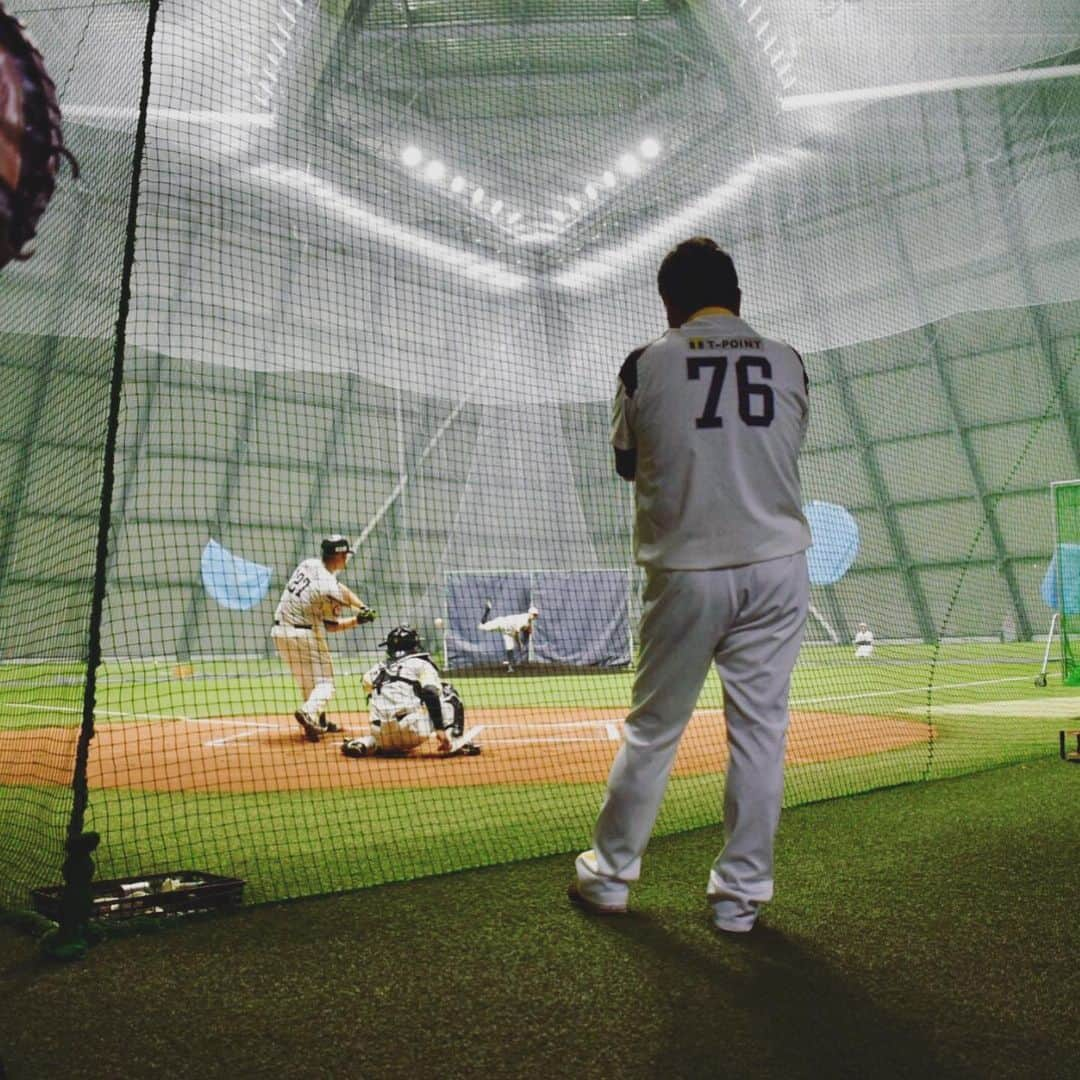 リック・バンデンハークさんのインスタグラム写真 - (リック・バンデンハークInstagram)「Yesterday’s simulated game🚀  It was great to face some of the future Hawks players.  #vandy44 #sbhawks #thirdteam #futureplayers #softbank #バンデンハーク #ソフトバンクホークス #筑後 📷 by Anna @anneloes_vdhurk」8月25日 17時01分 - rick_vdhurk