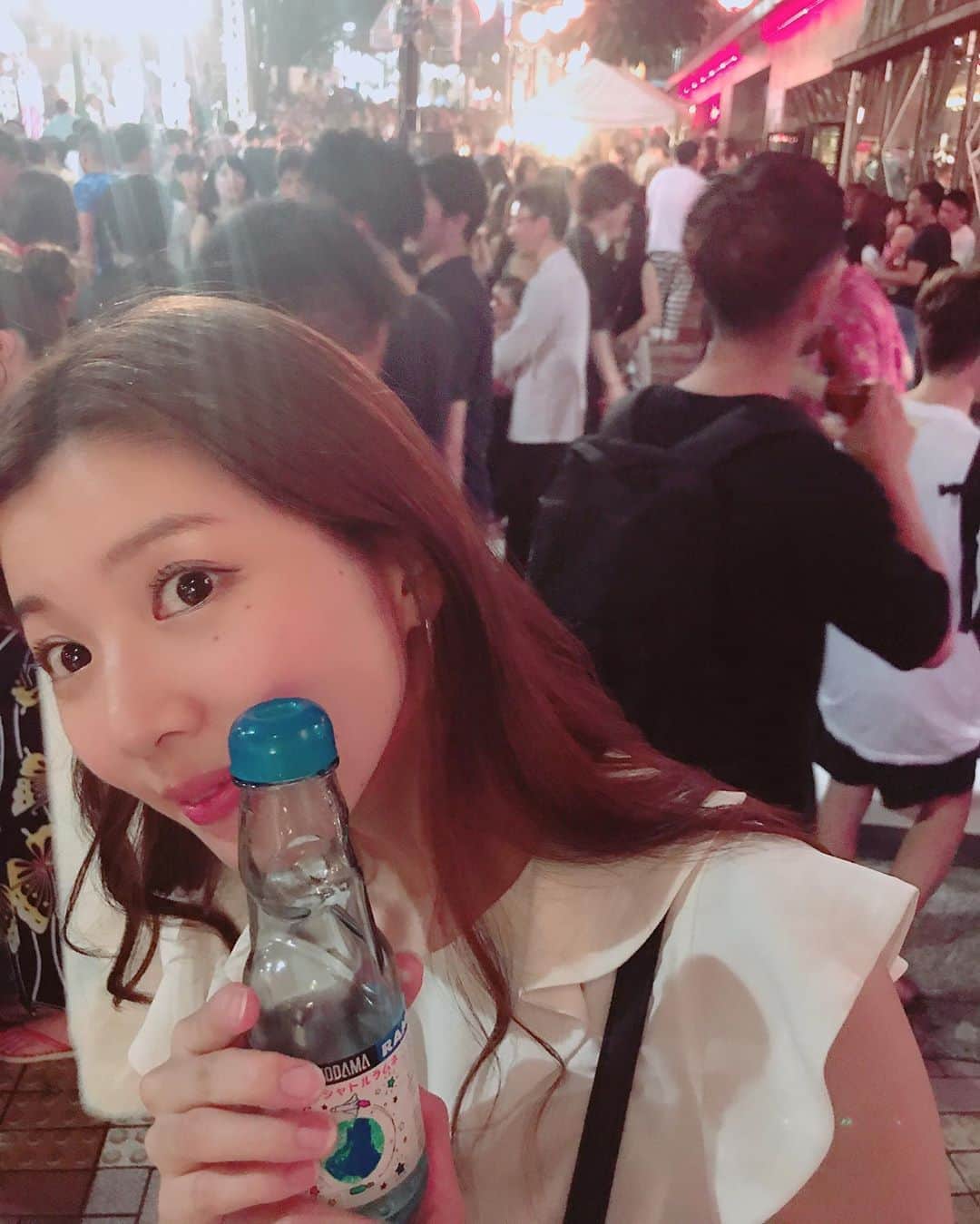 赤谷奈緒子のインスタグラム：「昨夜の十番祭り😊 人が多くて早めの退散🤲 お祭り気分少しでも味わえて良かったなぁ💕 . #麻布十番祭り #夏祭り #思い出 #写真のセンス🤳😐」