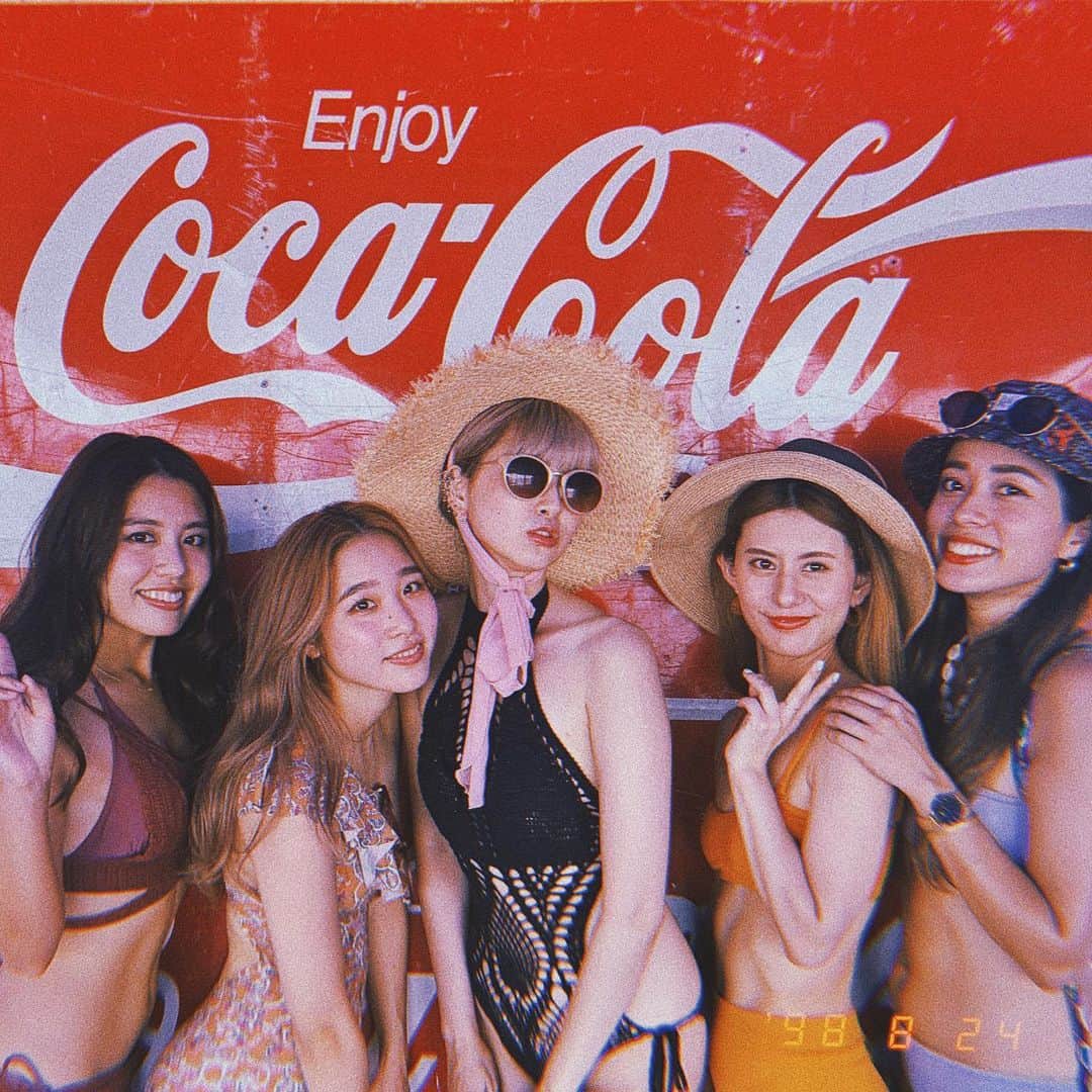 Tattyのインスタグラム：「美容専門学校みんなバラバラだけど就職先が一緒で仲良くなってそこから数年…なんだかんだみんな変わらない〜🤣🙏✨ 一泊二日だけど濃かった😋🌈 8月ももうすぐあっという間に終わるね🤭」