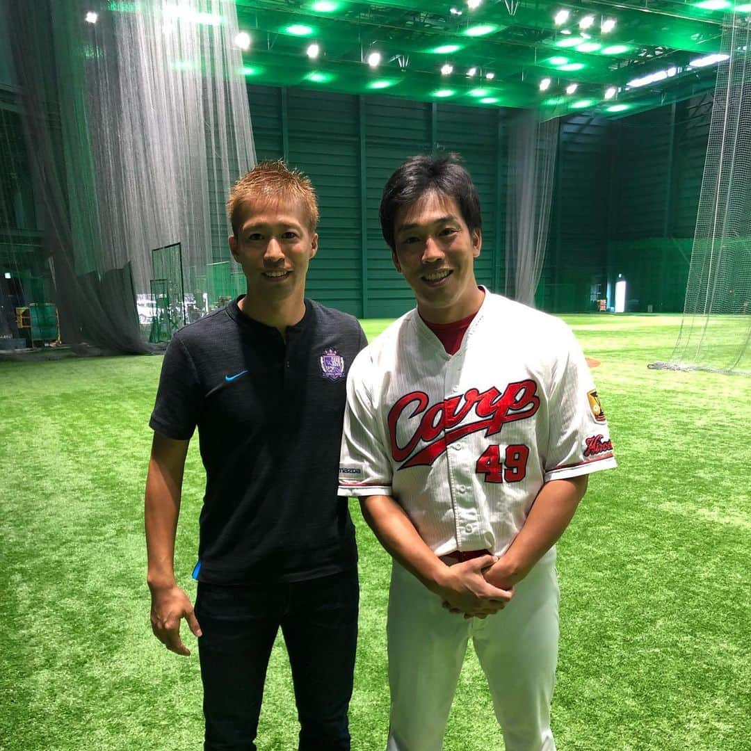 天谷宗一郎さんのインスタグラム写真 - (天谷宗一郎Instagram)「来て見て乗ってみん祭で 親子キャッチボールに参加しました。 横のブースでも 森崎さんがキックターゲットに参加。  子供達がイキイキしていましたよ！  #carp #親子キャッチボール #マツダスタジアム #来て見て乗ってみん祭 #森崎浩司 さん #何かとよく会う #RCC #天谷宗一郎」8月25日 17時36分 - soichiroamaya