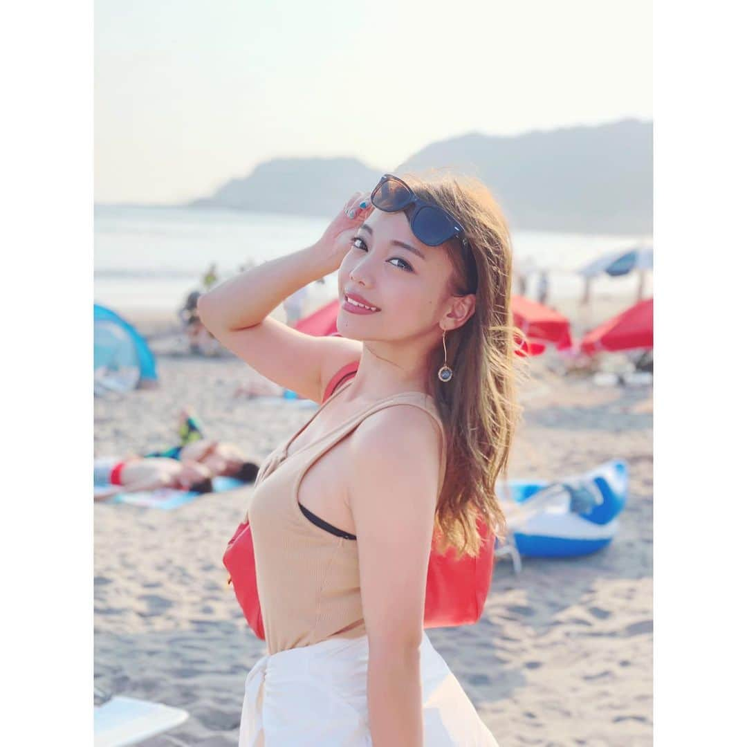 石川あんなさんのインスタグラム写真 - (石川あんなInstagram)「今年も由比ヶ浜でBBQ🍖 安定の楽しかった💓  #ガリガリ君早食い大会参加し損ねた #BBQも食べ損ねた #でも今年は海に投げられなくてよかった #来年もかわいいTシャツおねしゃす🥺 #海 #BBQ #タイ村」8月25日 17時48分 - anna_iskw