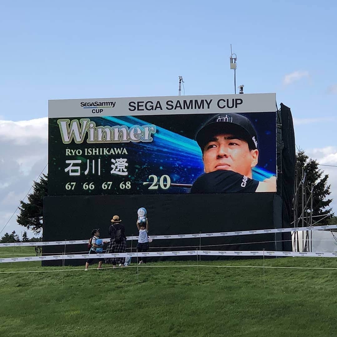 フジテレビゴルフさんのインスタグラム写真 - (フジテレビゴルフInstagram)「北海道で行われた #セガサミーカップ は #石川遼 選手が4日間首位をキープしての完全優勝！ 日本プロゴルフ選手権に続き、自身初の連続優勝となりました。 この結果、8年振りの賞金ランク1位返り咲きを果たしました！」8月25日 18時13分 - fujitvgolf