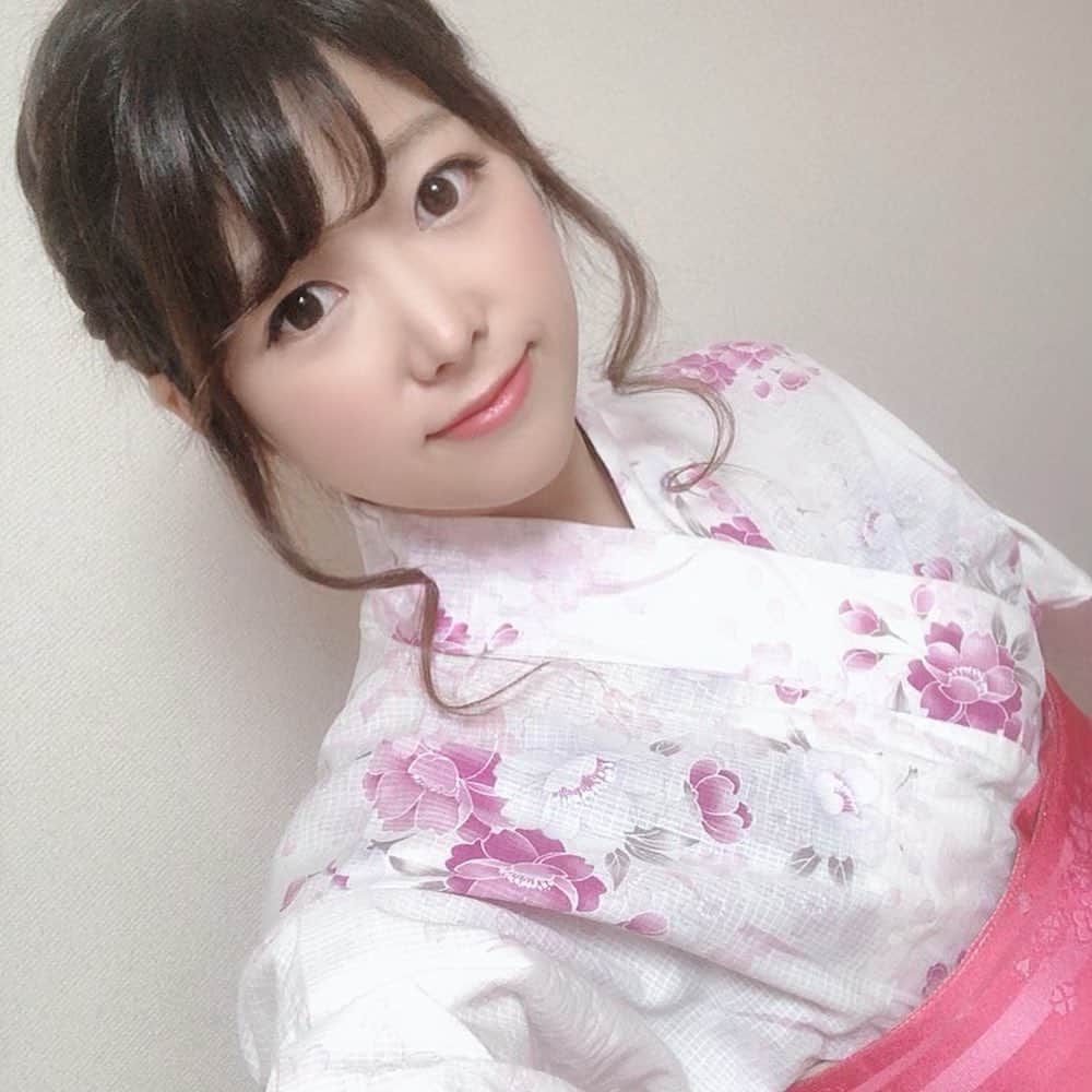 村上麻莉奈さんのインスタグラム写真 - (村上麻莉奈Instagram)「日本帰ってすぐ浴衣着る機会があって嬉しかったー！！＼(^o^)／次買うなら何色の浴衣がいいかなー🤔」8月25日 18時16分 - murakami_marina
