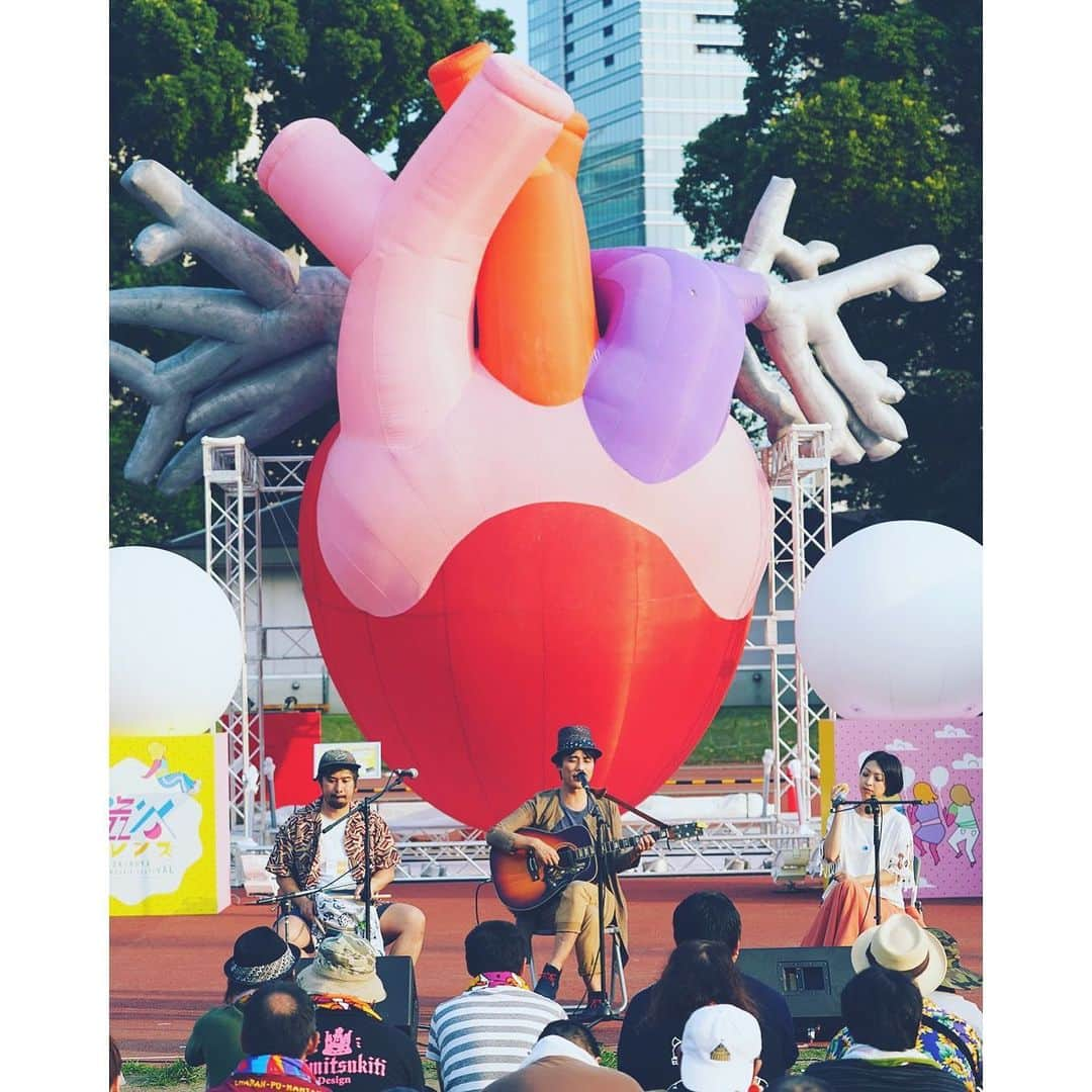 kainatsuさんのインスタグラム写真 - (kainatsuInstagram)「「SHIBUYA FRIENDSHIP FESTIVAL'19」 小島ケイタニーラブwith kainatsu&木下ようすけ ‪ ‪ケイタニーくんの「長い道草の途上」を3人で。音も風も気持ちよかったー☺︎ ‬ ‪「苦手レスキューqqq」で参加するパレードは19:45から！！‬」8月25日 18時17分 - natsugram_life