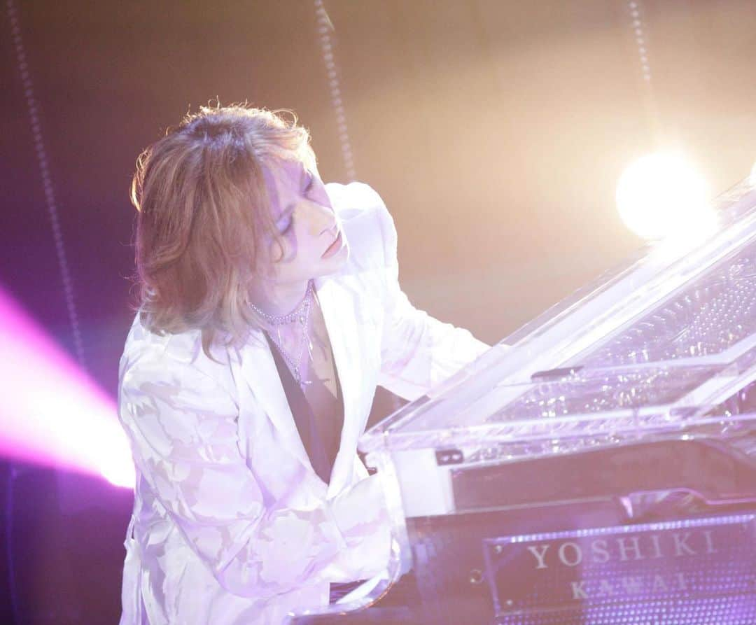 YOSHIKIさんのインスタグラム写真 - (YOSHIKIInstagram)「One more show to perform! Thanx for your support！ ついに最終公演が始まる.. みんな応援ありがとー。たぶん泣く 。 RT @YoshikiChannel【8月25日(日)18時〜生放送決定】全12公演！史上最強のディナーショー最終公演を一部独占生中継！会場密着レポート! #EveningWithYoshiki 2019 LIVE BROADCASTING! Japan→  https://ch.nicovideo.jp/yoshikiofficial/blomaga/ar1800302 International→ http://yoshiki.net/YCI.html」8月25日 18時31分 - yoshikiofficial