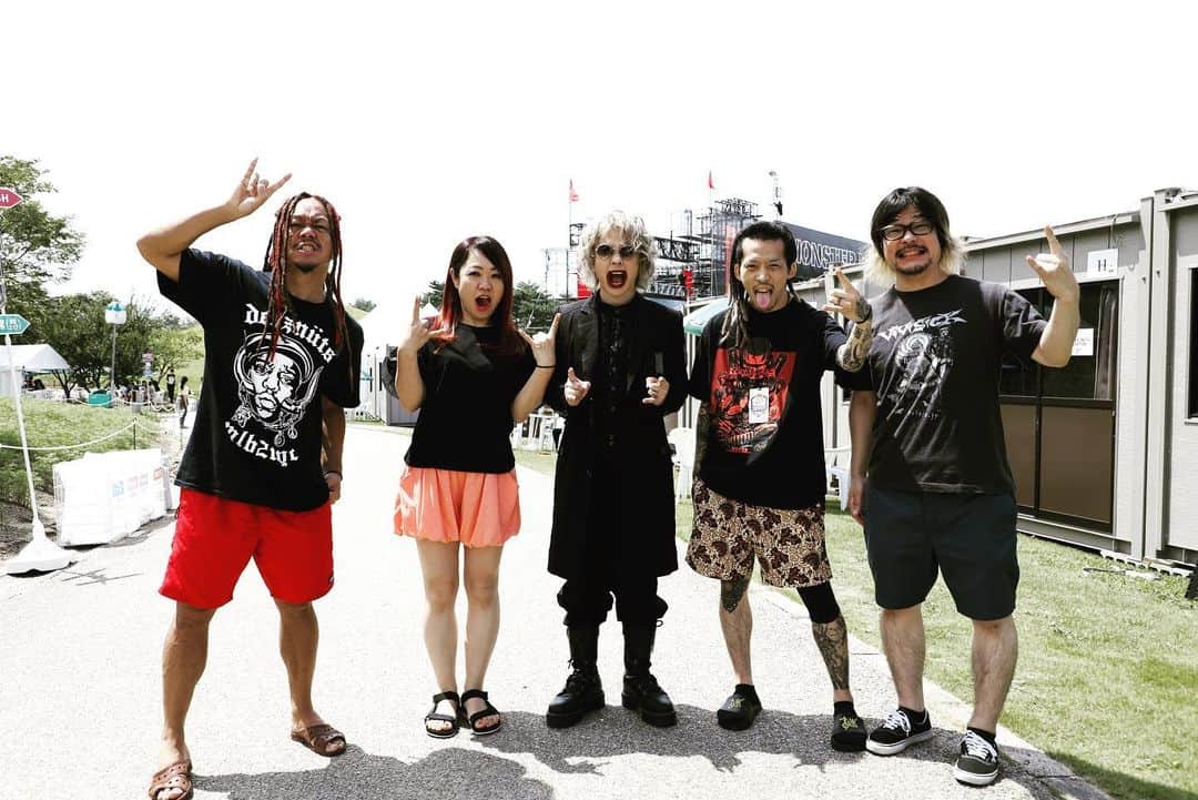 Hydeさんのインスタグラム写真 - (HydeInstagram)「Thank you, MONSTER baSH ☆ MAXIMUM THE HORMONE were so amazing!  #マキシマムザホルモン #モンバス #HYDE」8月25日 18時32分 - hydeofficial